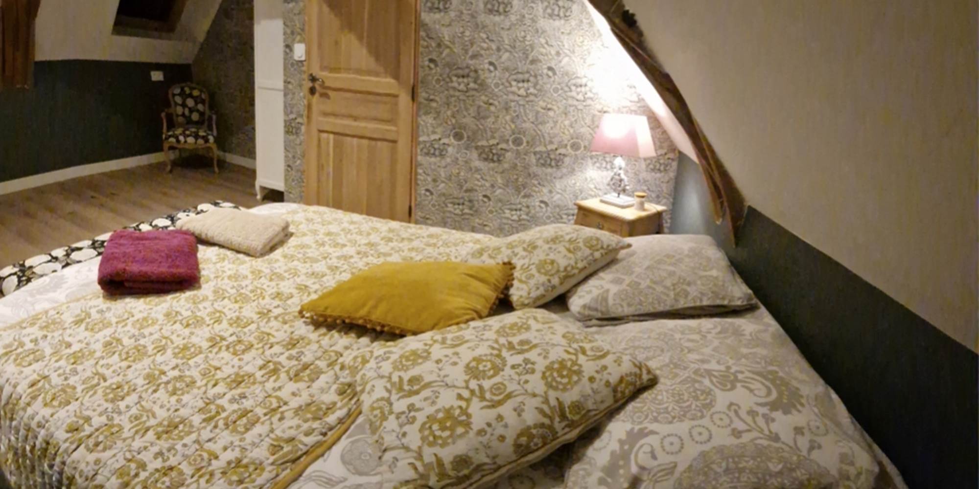 Chambre Jeanne d’Arc du gîte en Touraine, confort et ambiance raffinée