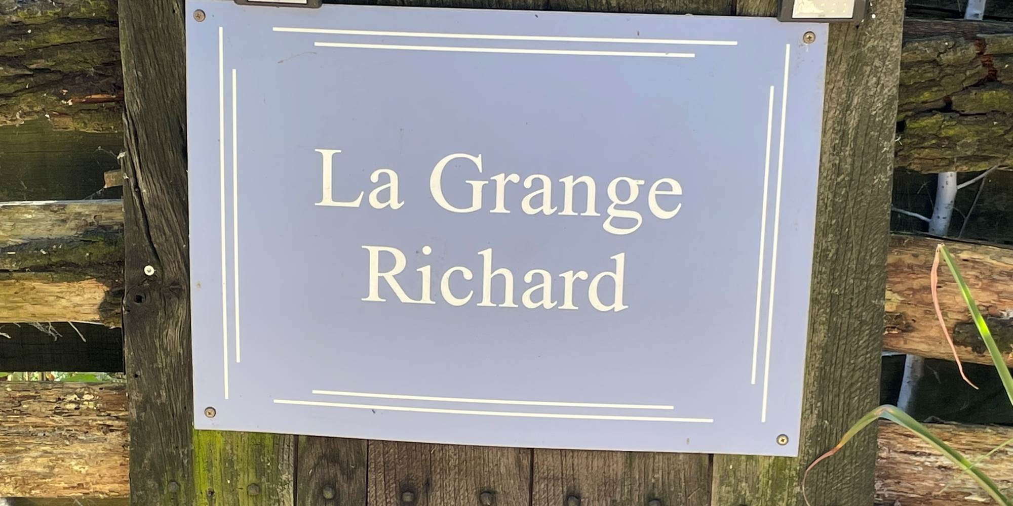 Photo de l'entrée - Chambres d'hôtes La Grange Richard à Dinsac