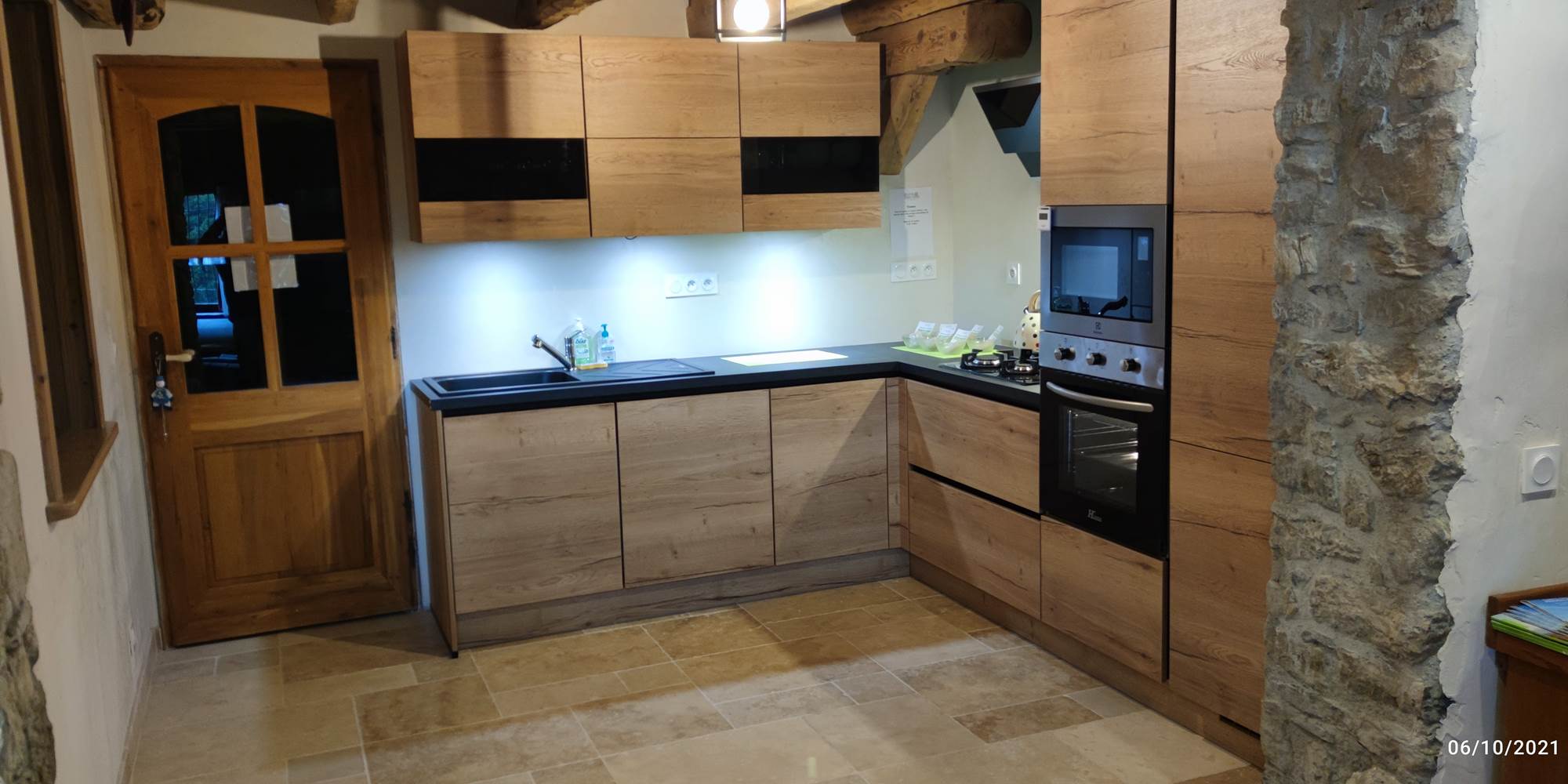 Cuisine complète à la disposition des hôtes.