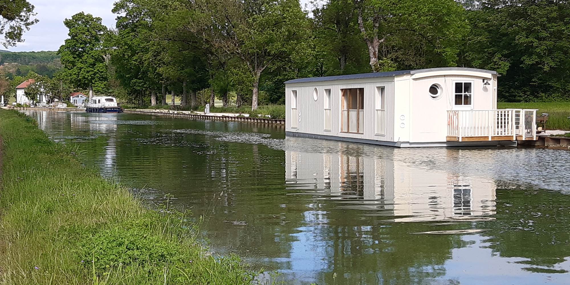 Amarrage 250m amont de l'écluse