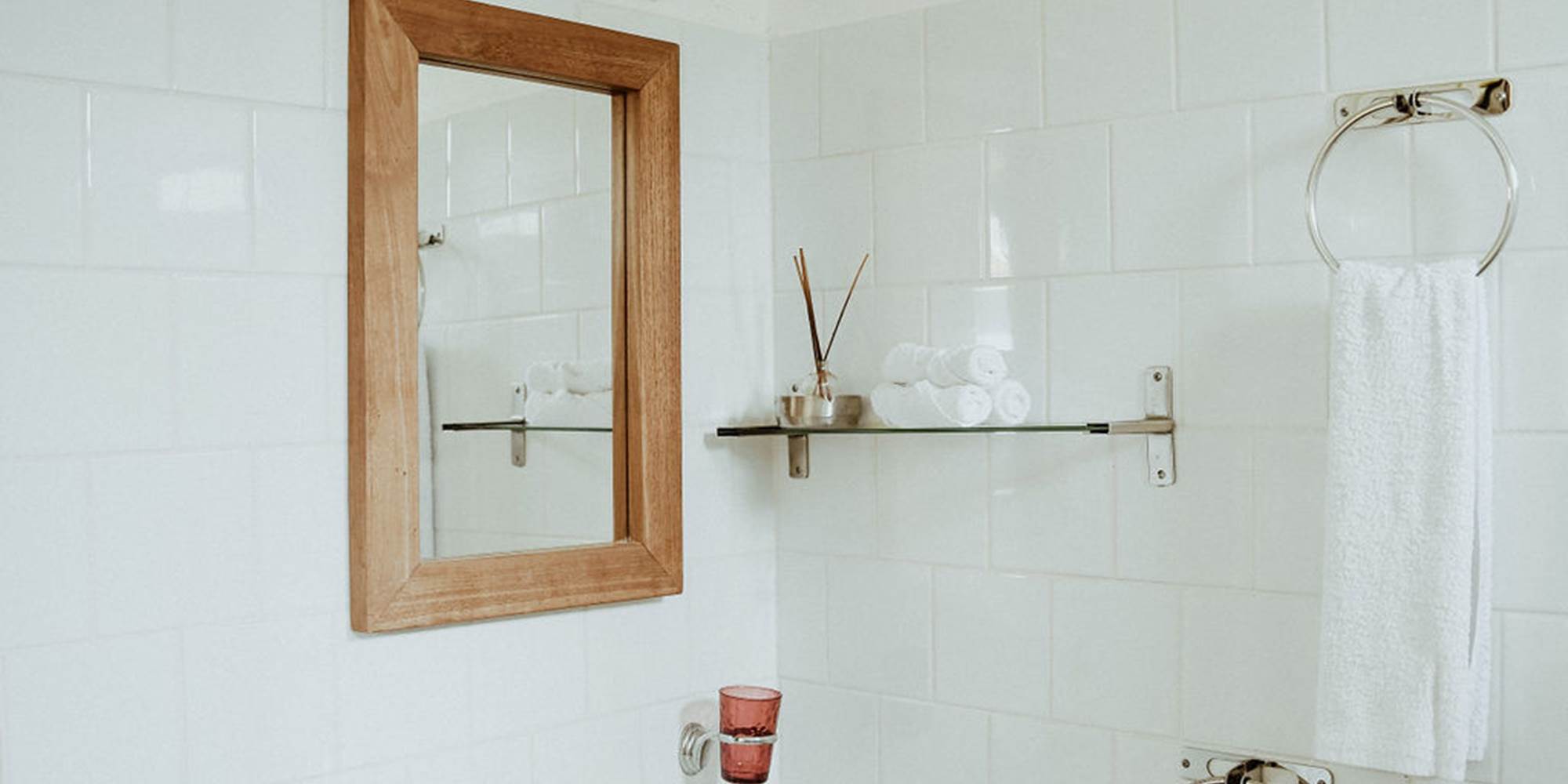 La salle de bain, douche italienne et toilette