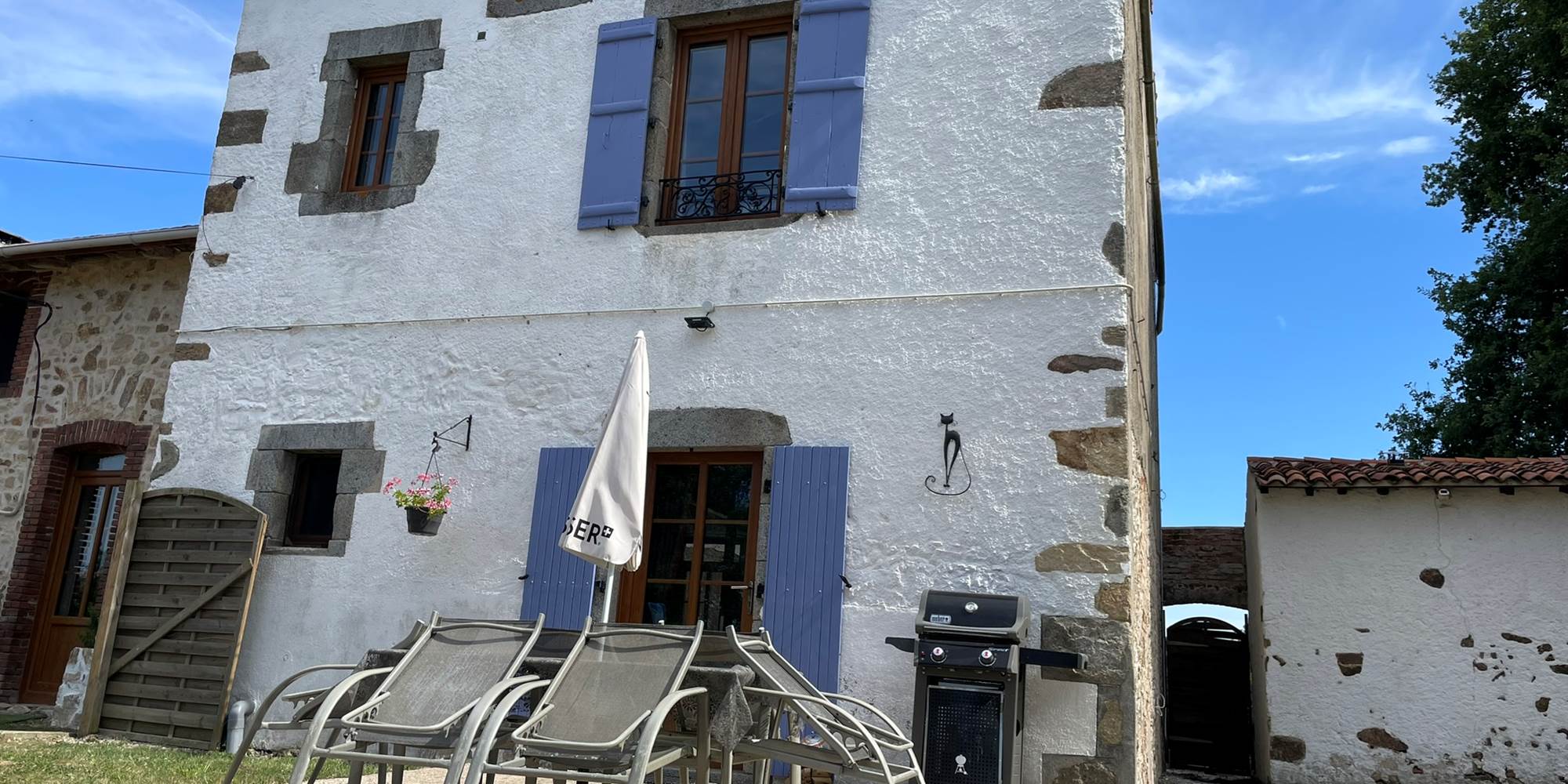 Photo de la façade nord des chambres d'hôtes - Chambres d'hôtes La Grange Richard à Dinsac