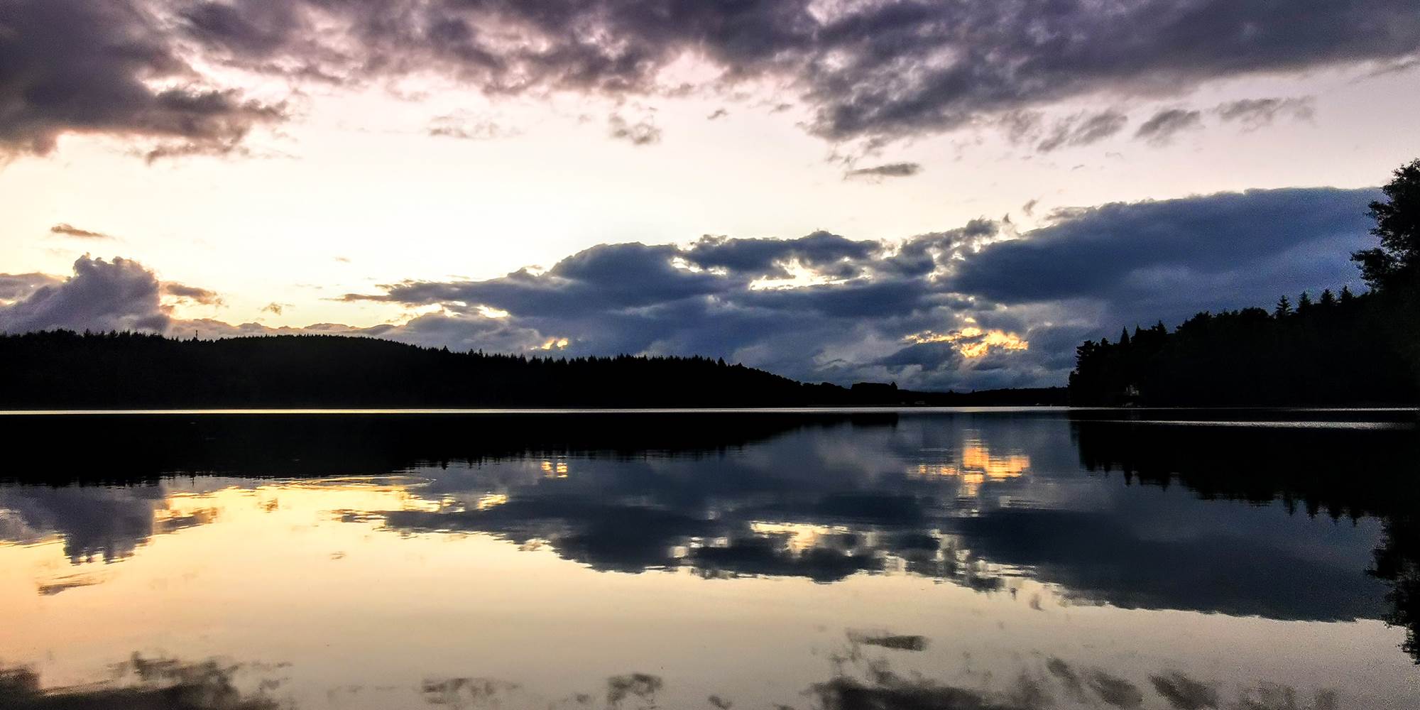 Le magnifique lac de Neuvic à 15min en voiture