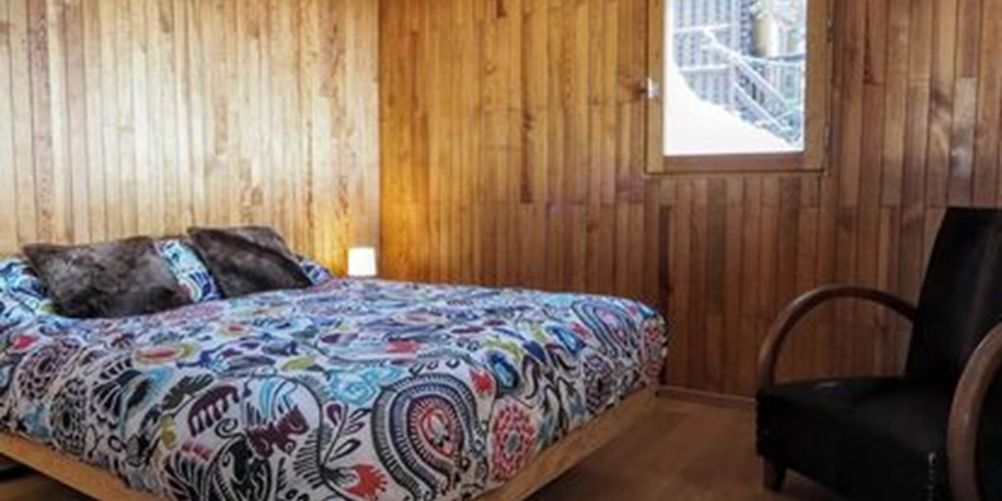 Paradis-Lodge-Le-chalet-à-la-montagne-lit-double