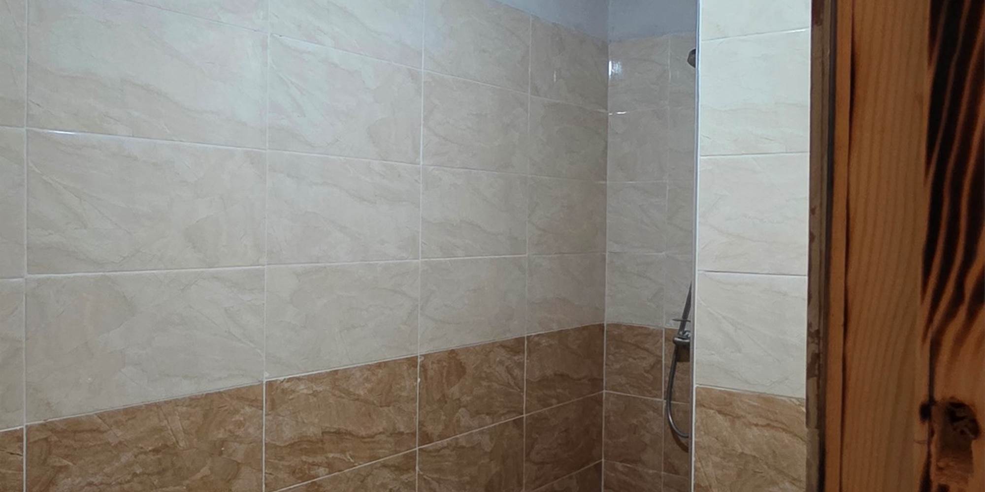 Spacious Bathroom with Unique Wooden Ceiling – Camping Hotel Amerdoul, Icht Tata