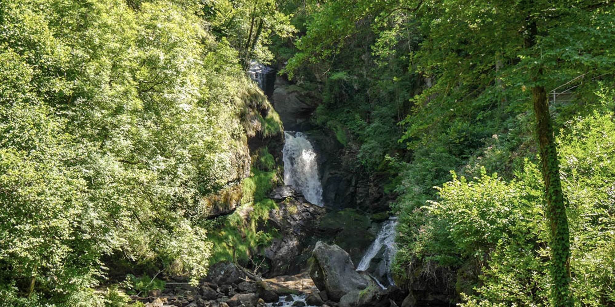 "La Redole", deuxième des 4 Cascades, 38 mètres, accessible depuis le Parc Vuilliers uniquement.