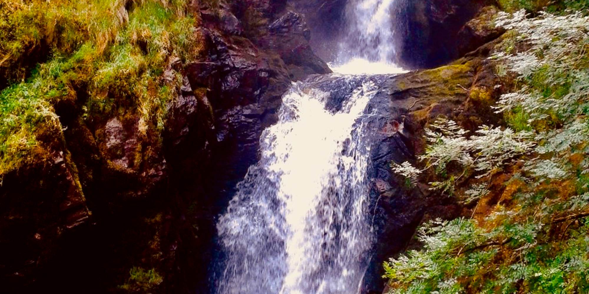 "Le grand Saut", première des 4 Cascades de Gimel, 45m de haut, Accès gratuit rive droite avec possibilité de Baignade. Et une Vue plus spectaculaire depuis le Parc Vuilliers.