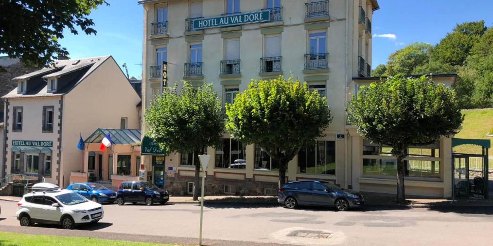 Au_Val_Dore_La_Bourboule_vue_face_2