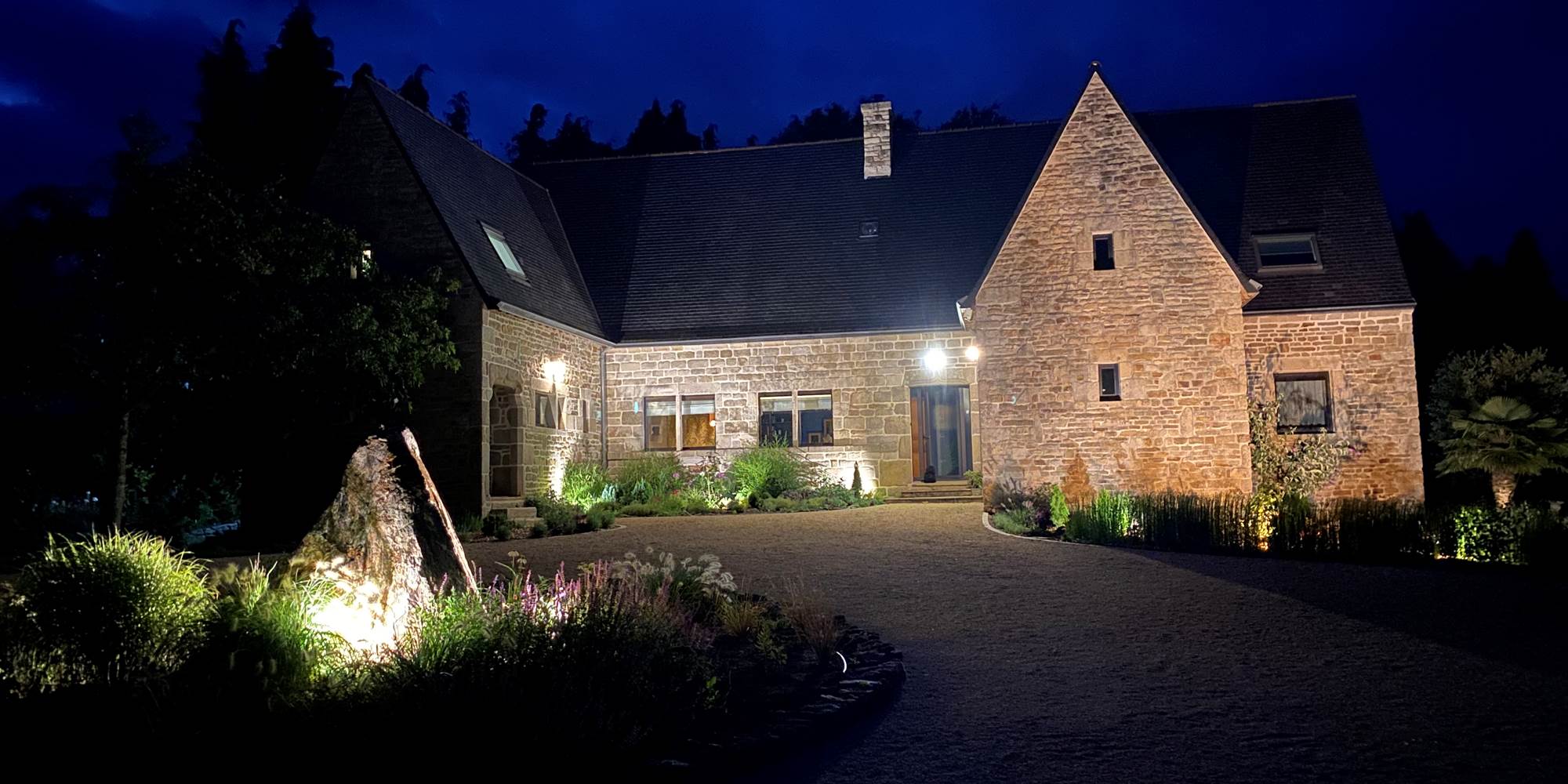 Montloue by night