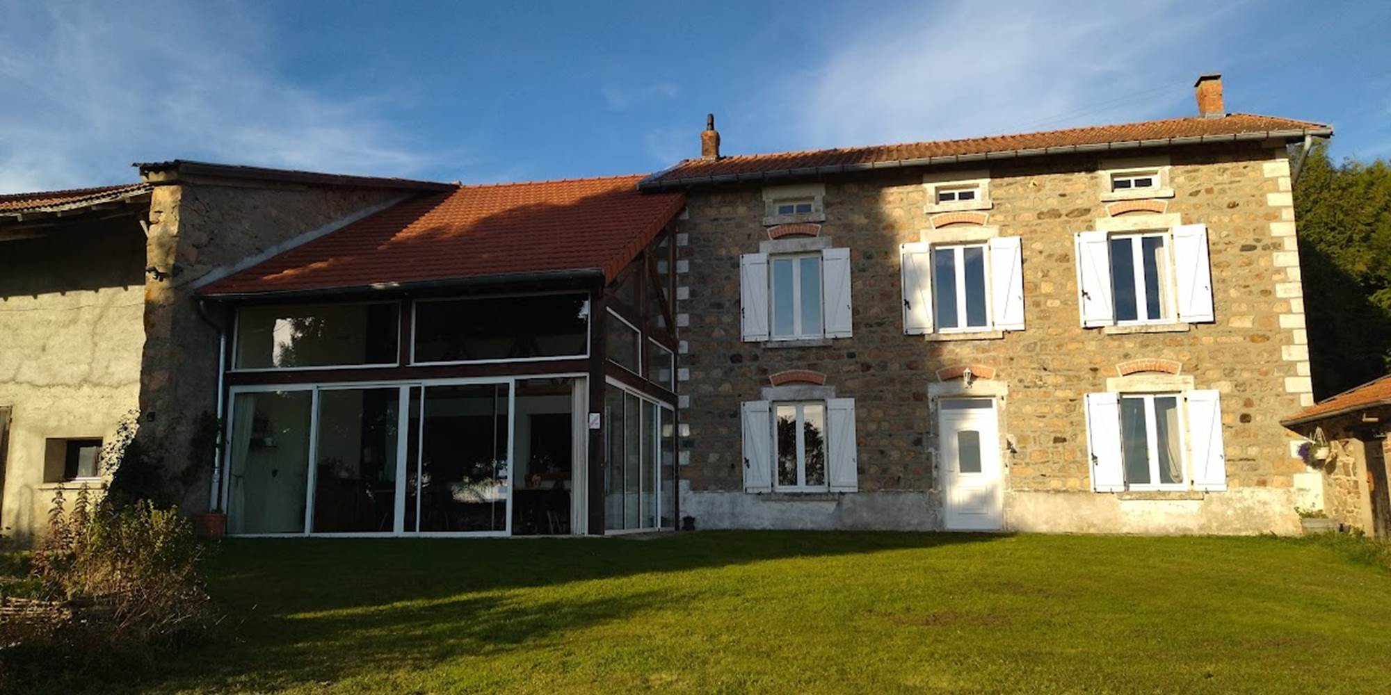 maison façade soleil halte du Pèlerin