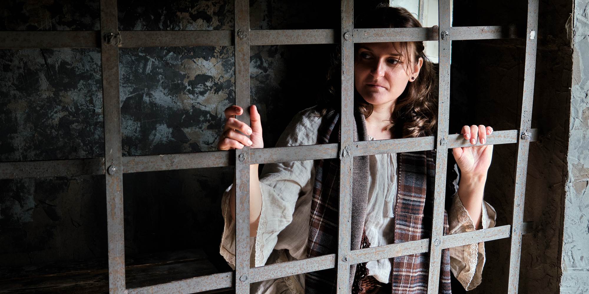 prison escape game