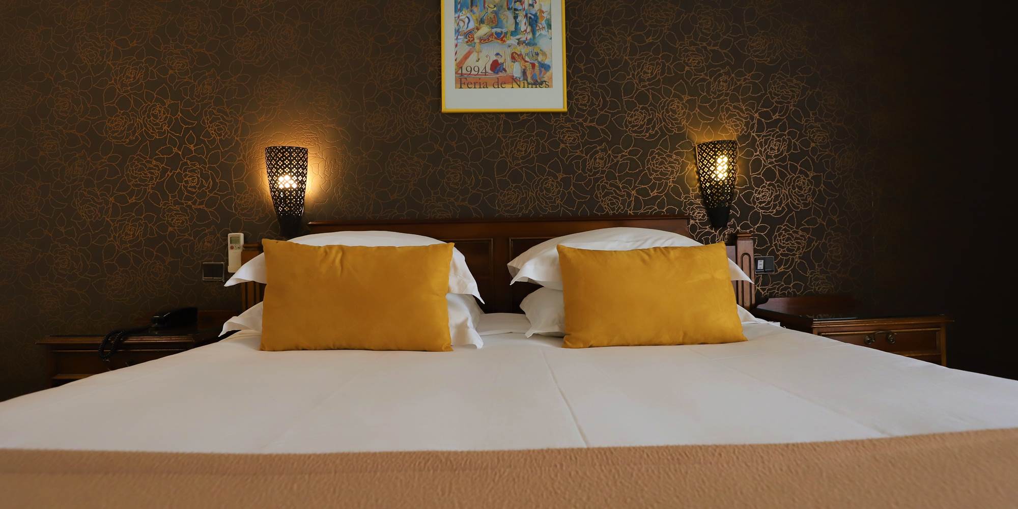 Hotel des Tuileries, Nîmes Centre, literie Epeda Club Royale confort 4*