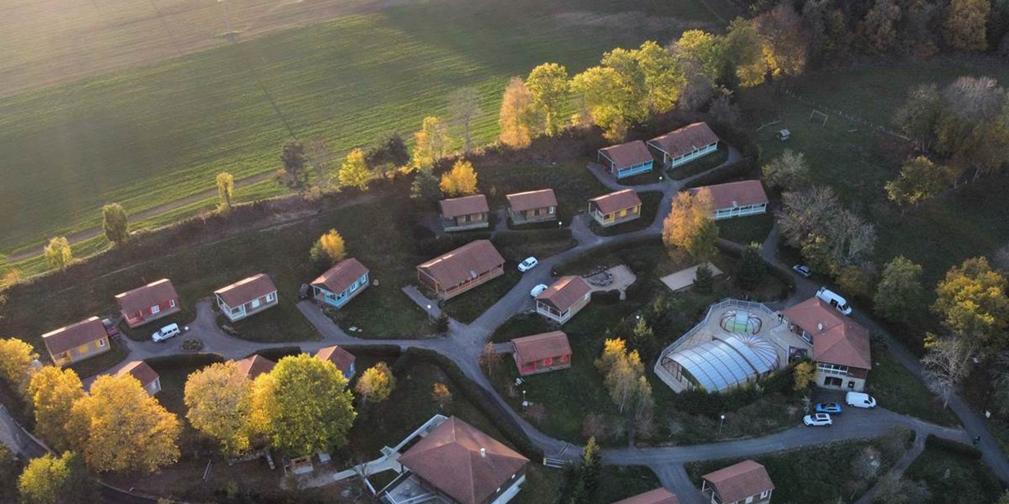 Les Chalets de la MARGERIDE Photo Nov 2022   Le village sous le belle lumière de Novembre