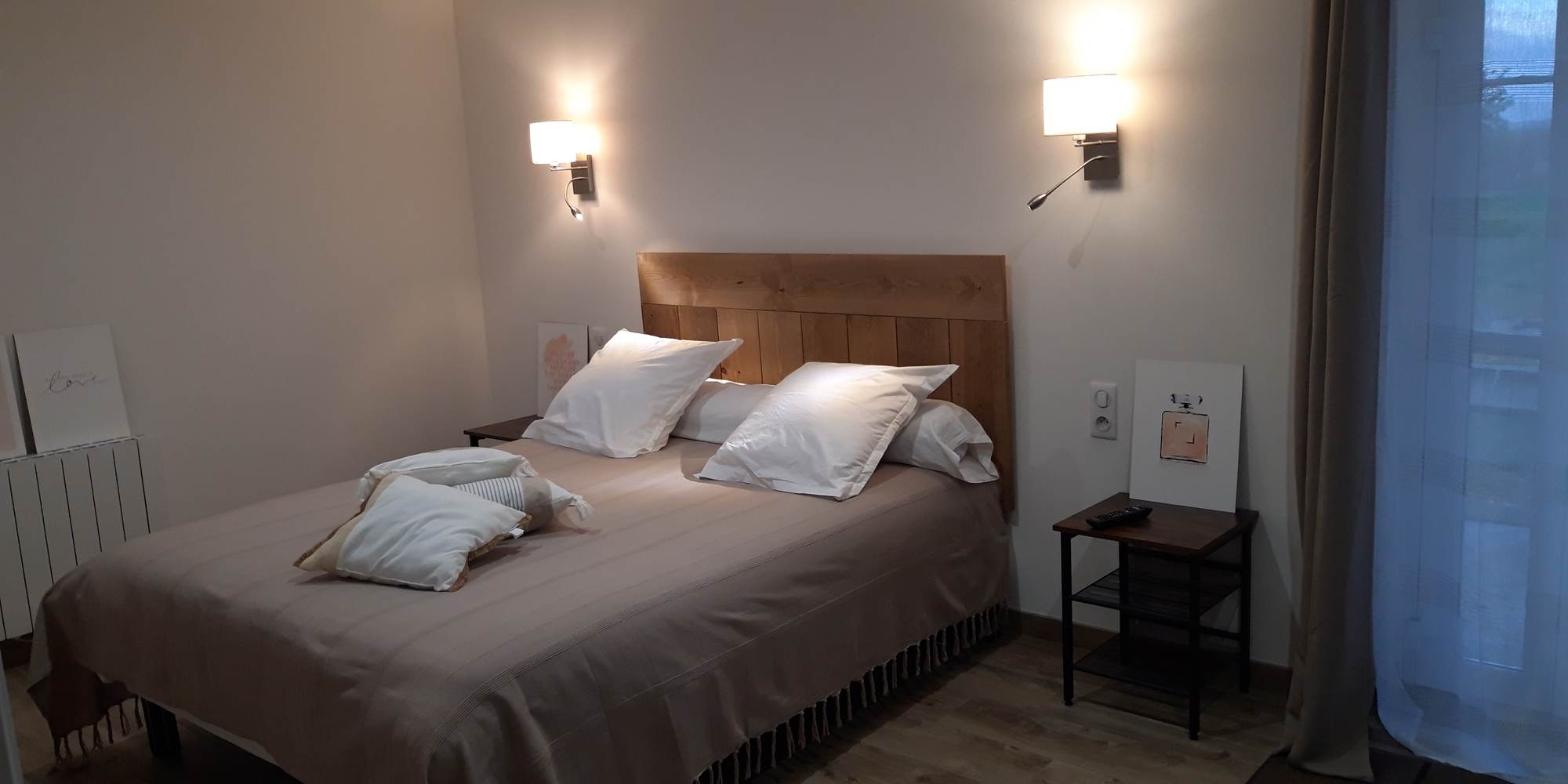 Une accessibilité facilité aux équipements de la chambre et de la salle d'eau.