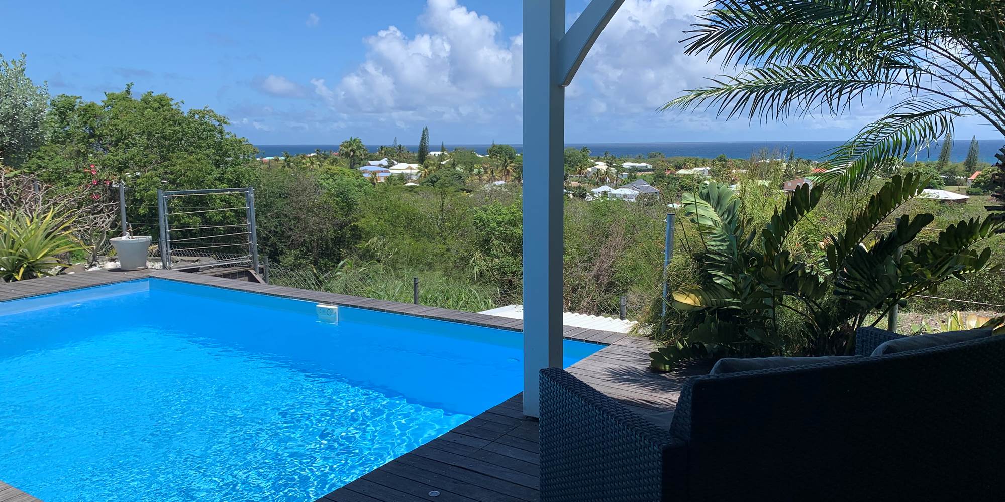 Terrasse vue mer et piscine