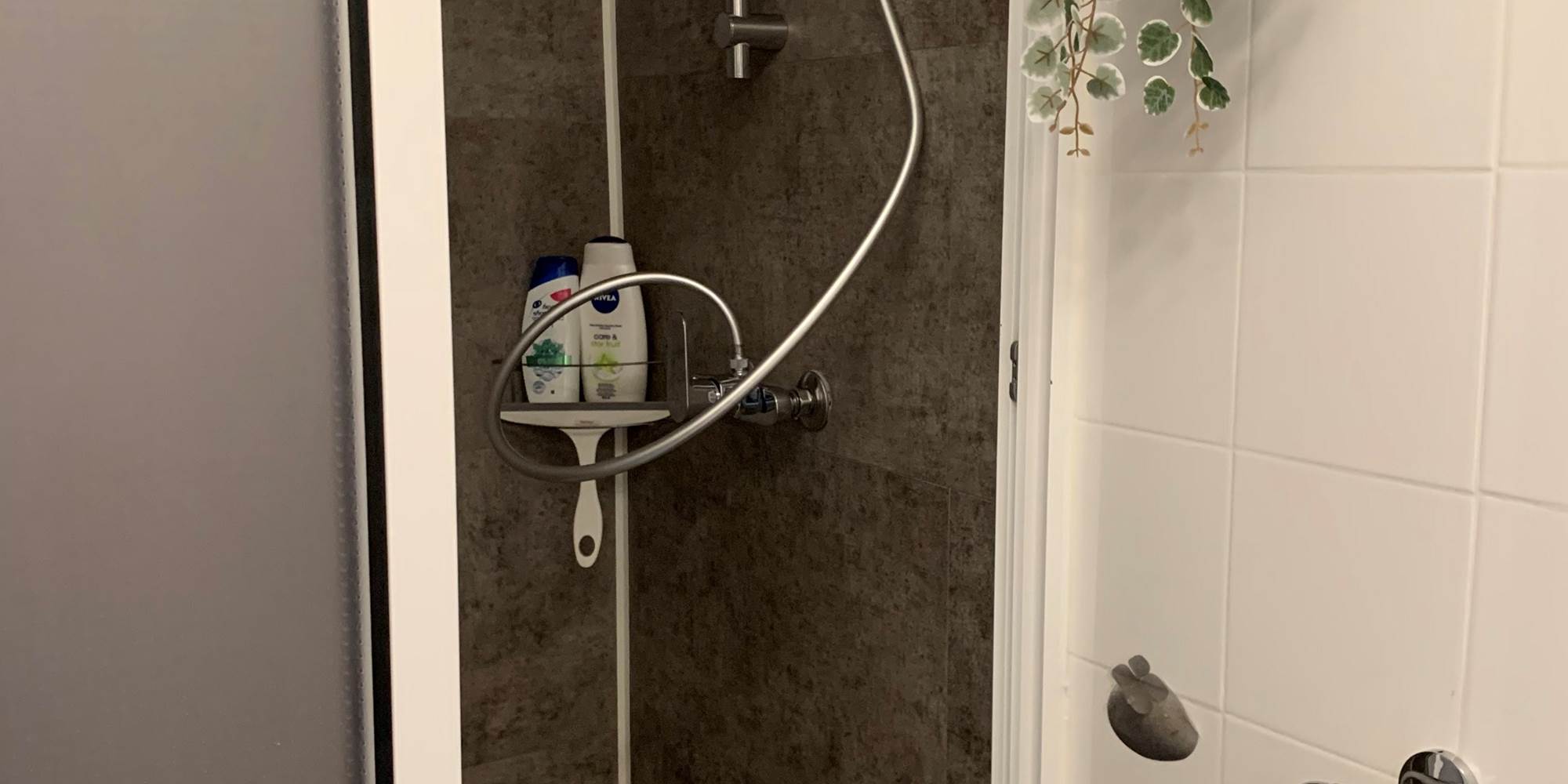 Réaménagement de la sdb en janvier 2026, nouveau lavabo, pommeau de douche