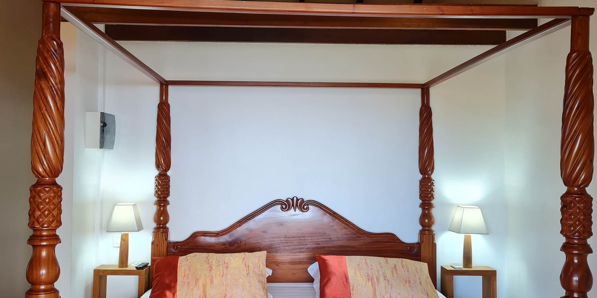 Chambre HIBISCUS, lit à Baldaquin