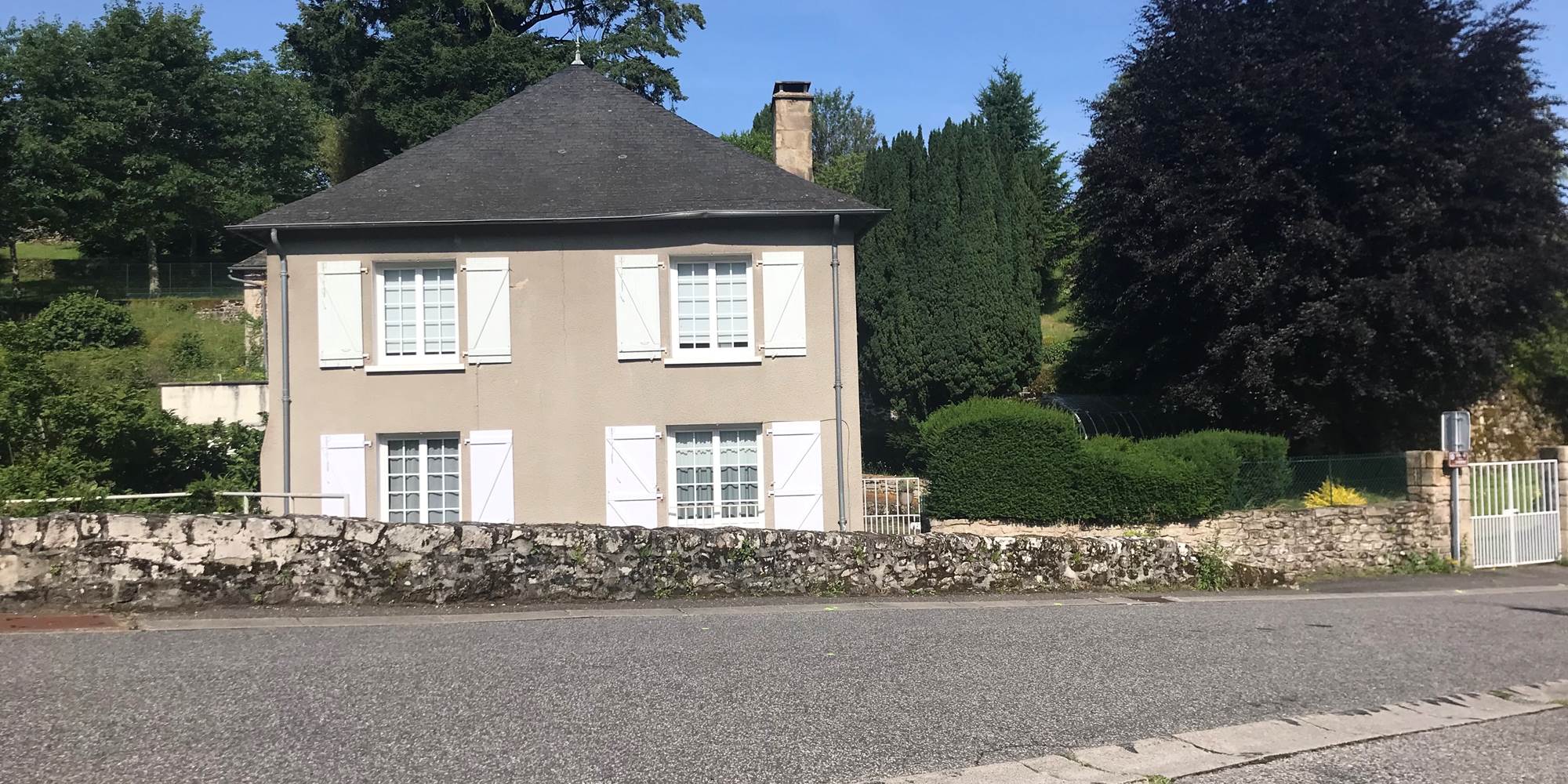 maison vue de la place