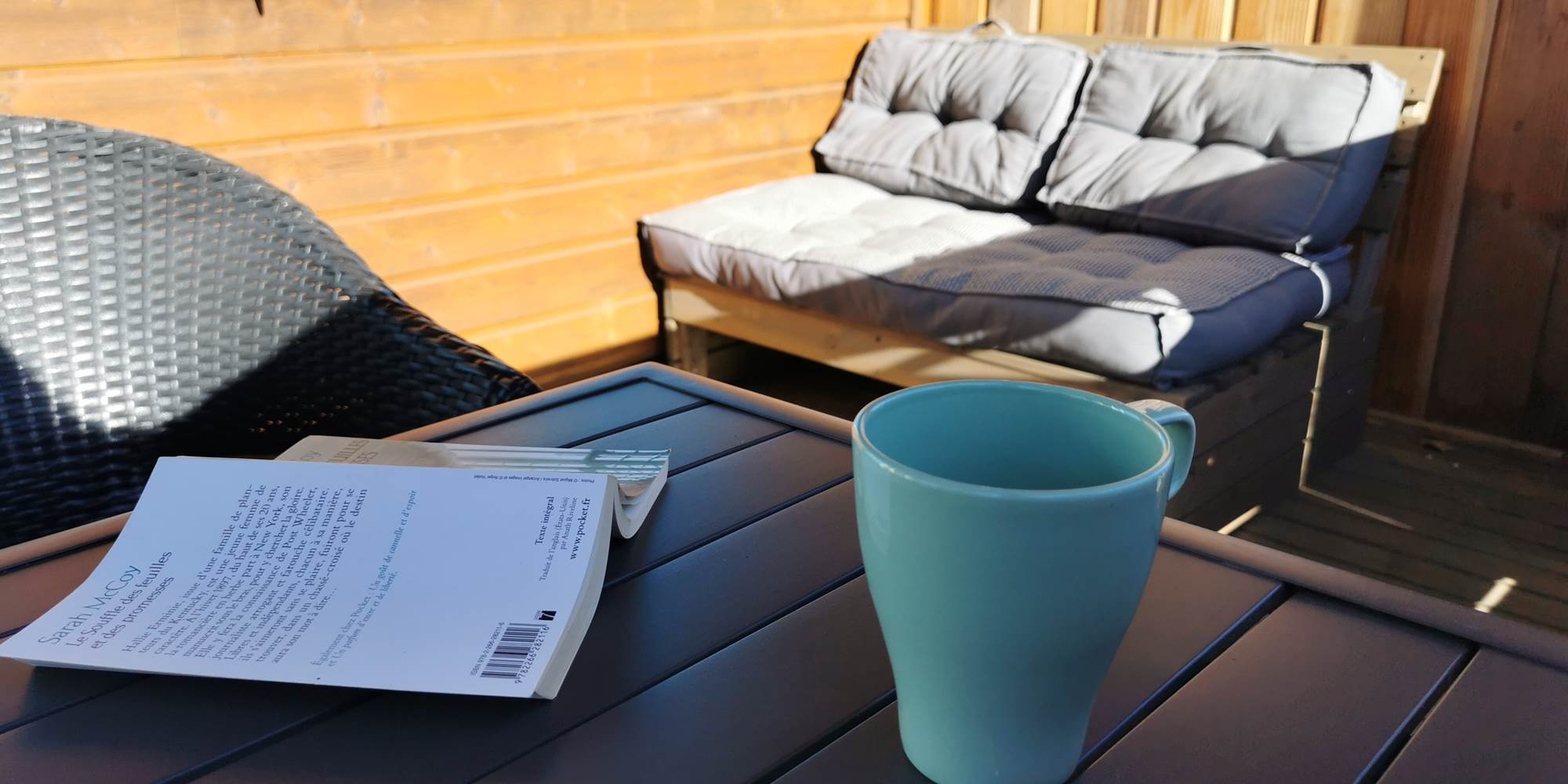 Terrasse, pause café et lecture