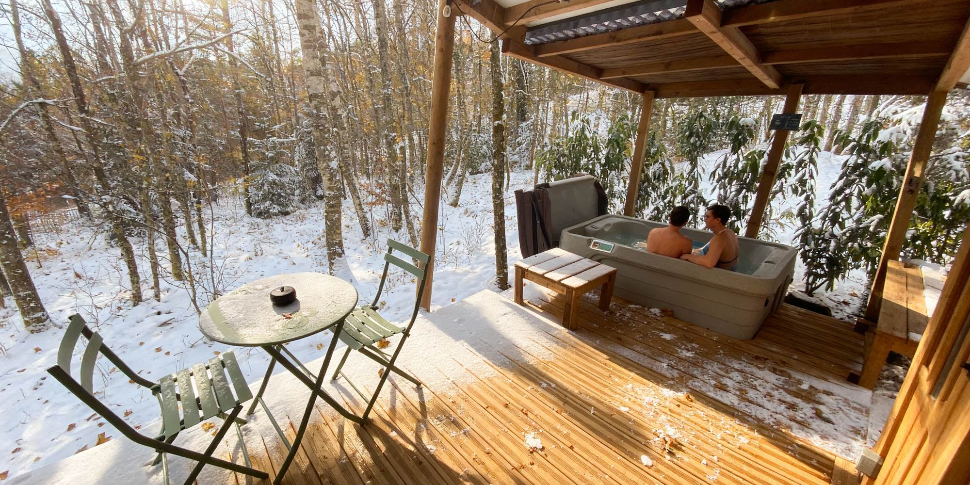 Terrasse couverte avec spa privatif