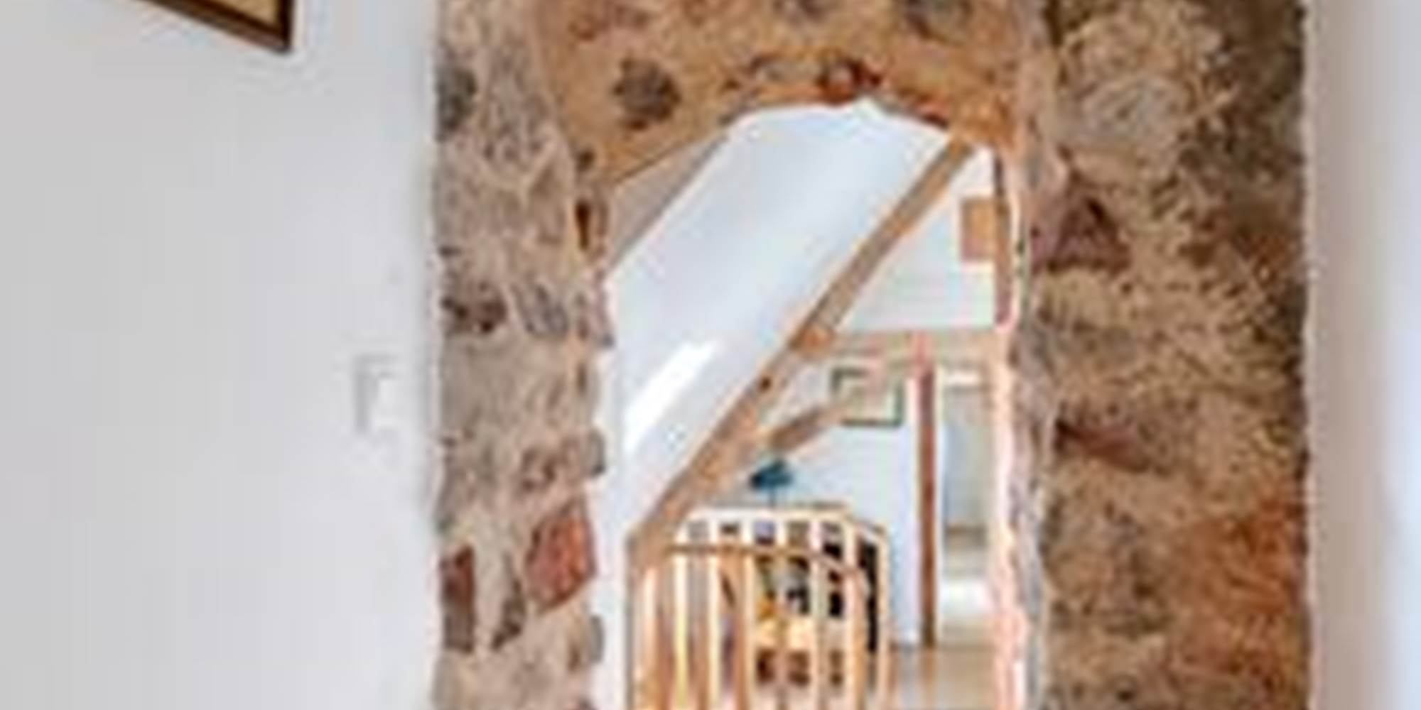 Depuis une chambre et vers le palier du 1er