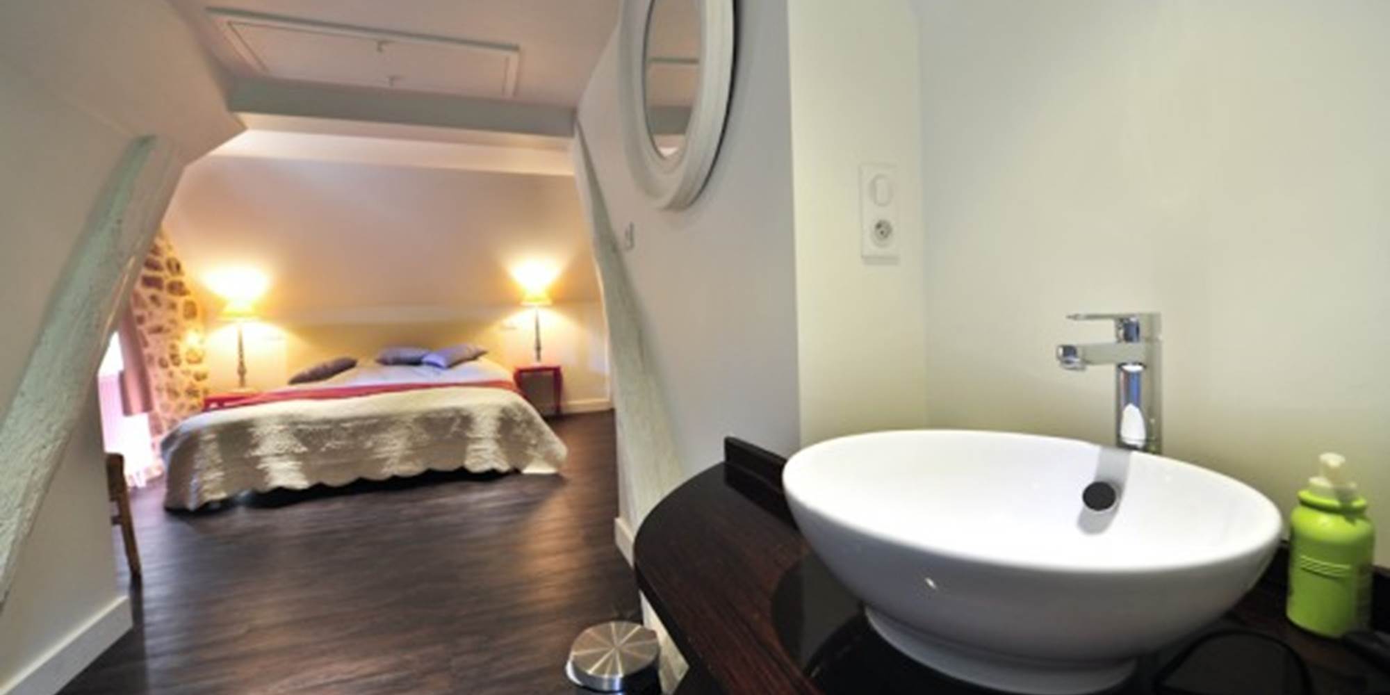 Chambre RDC avec sa salle de bain/wc privée