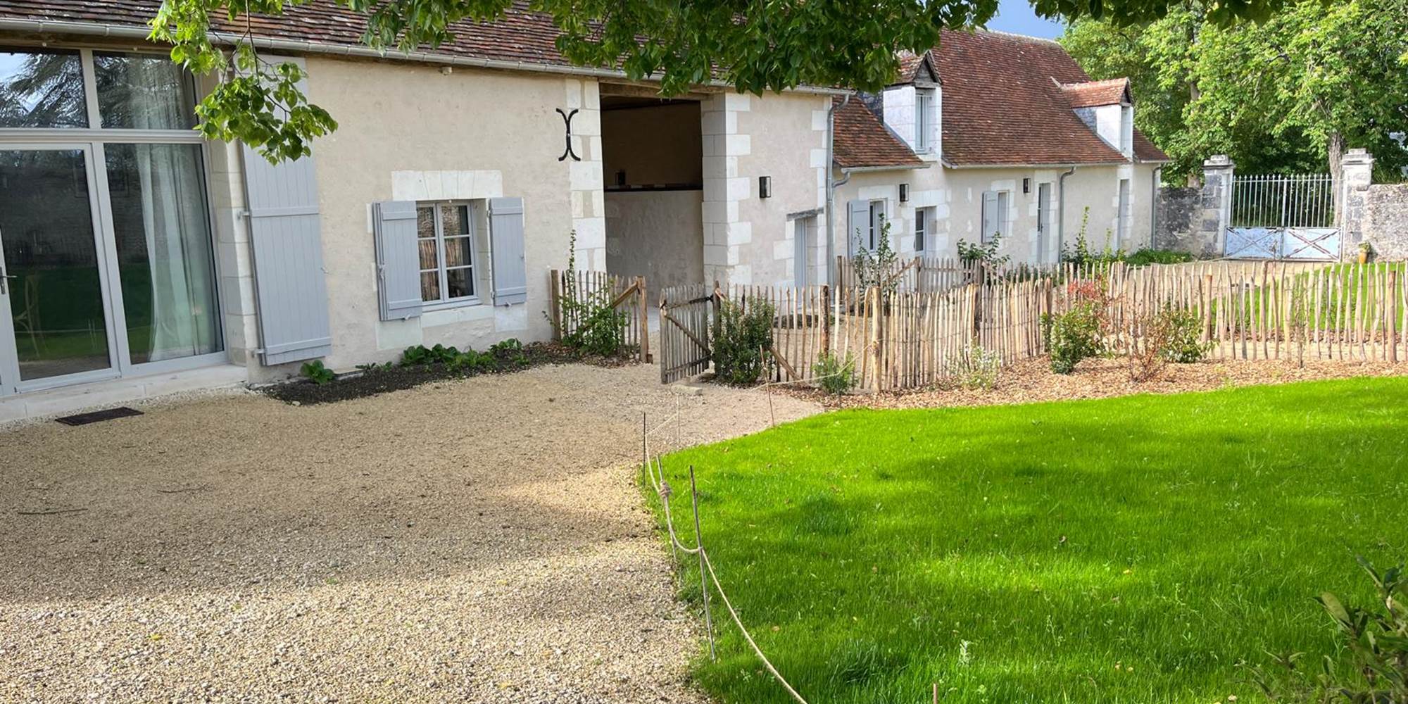 VUE JARDINS CYGNE ET CERF