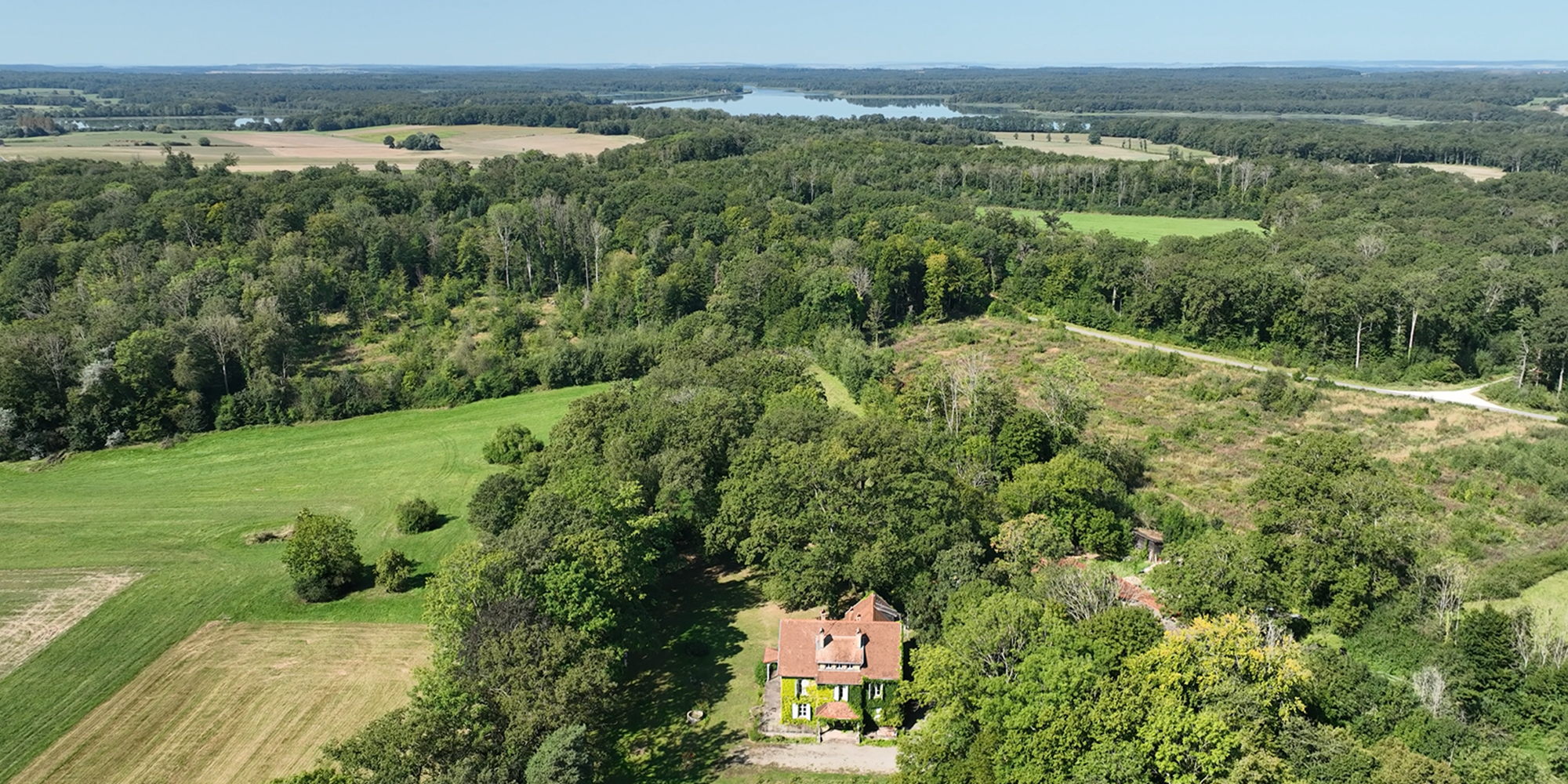 Domaine-Haut-Ghor-Château-parc-Gondrexange-étang