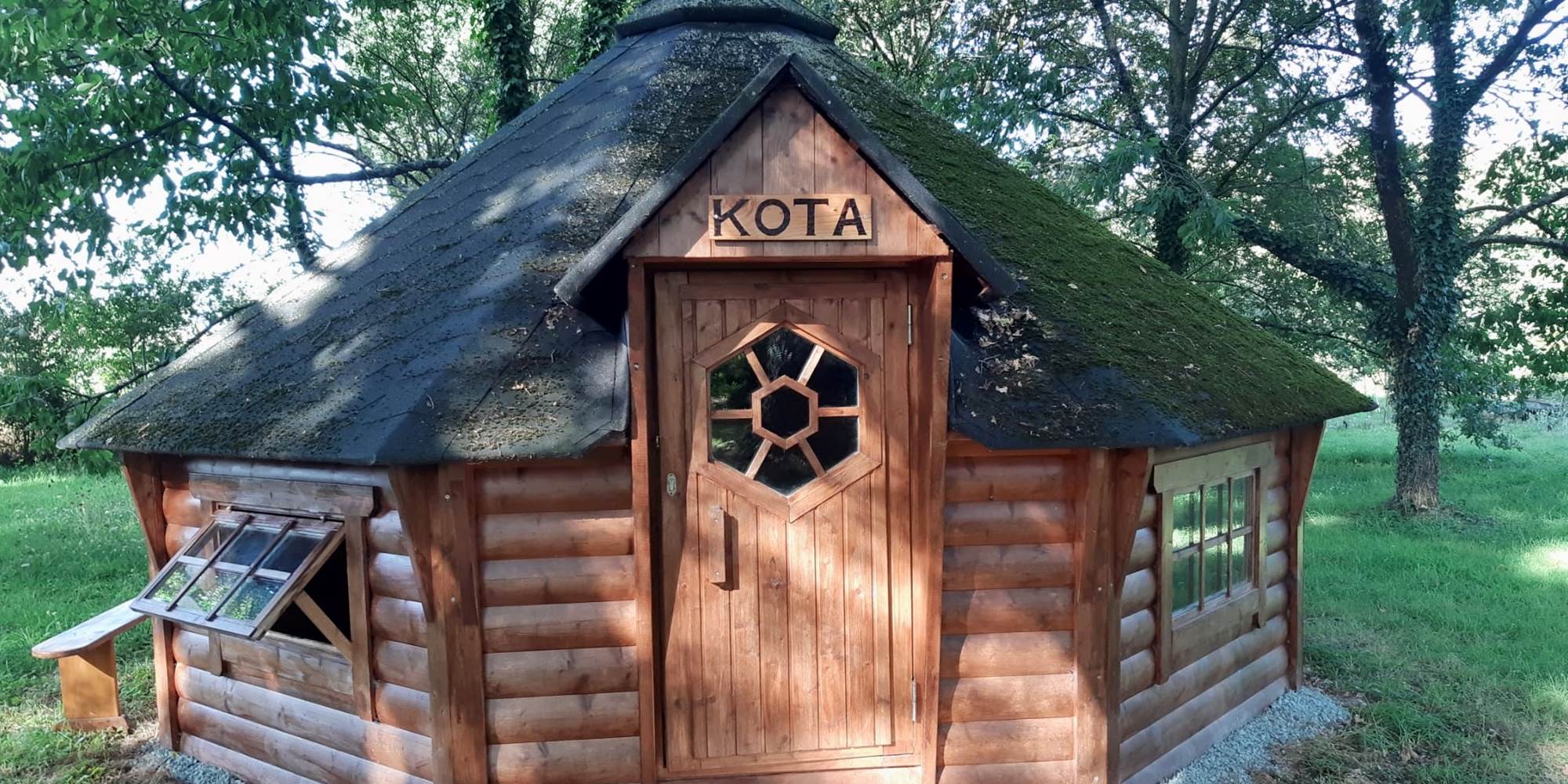 kota-bois-hebergement-insolite-nature-Masserac-jardins-de-koantiz.jpg