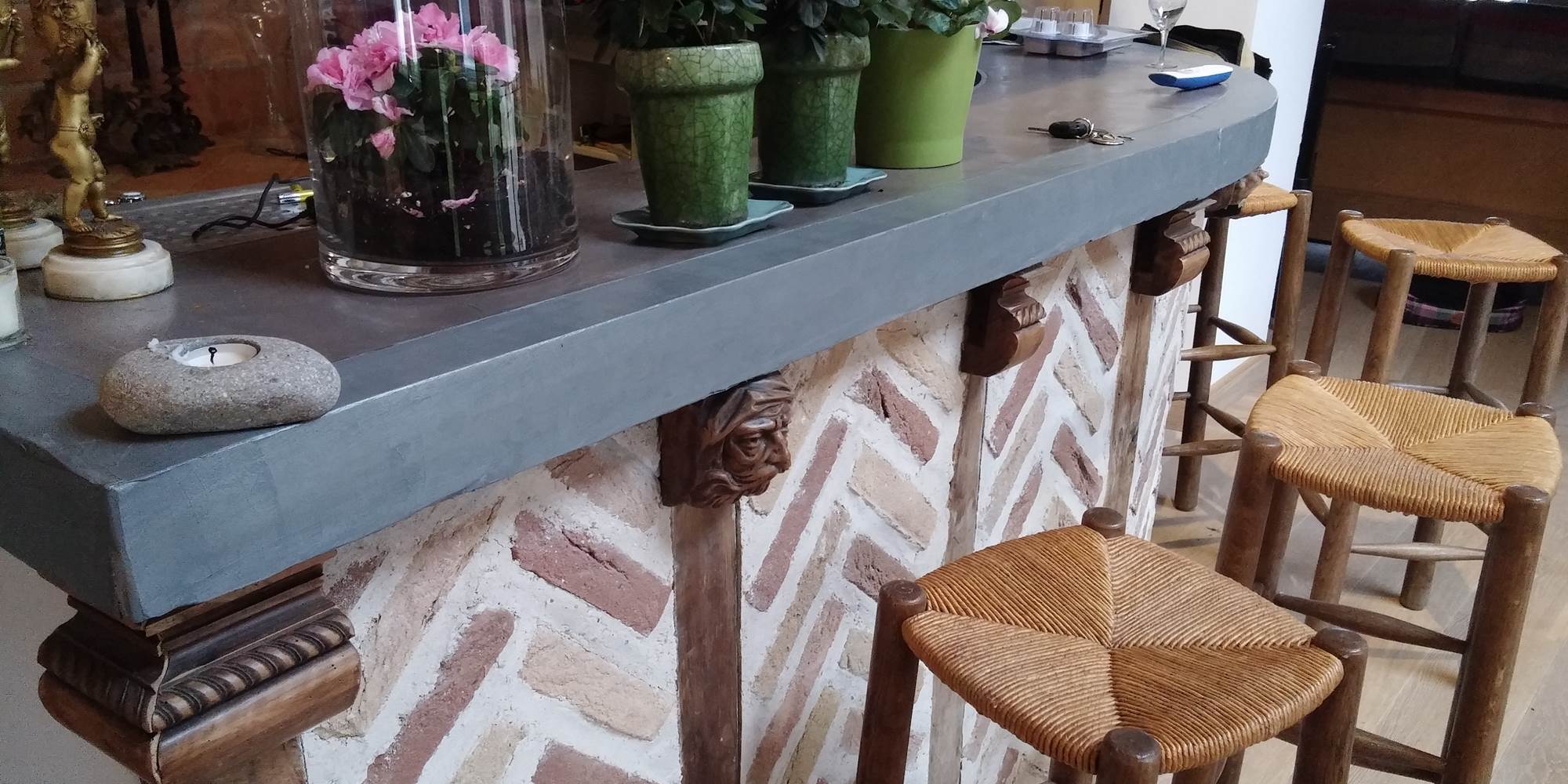 le bar: intérieur en étain début 20eme