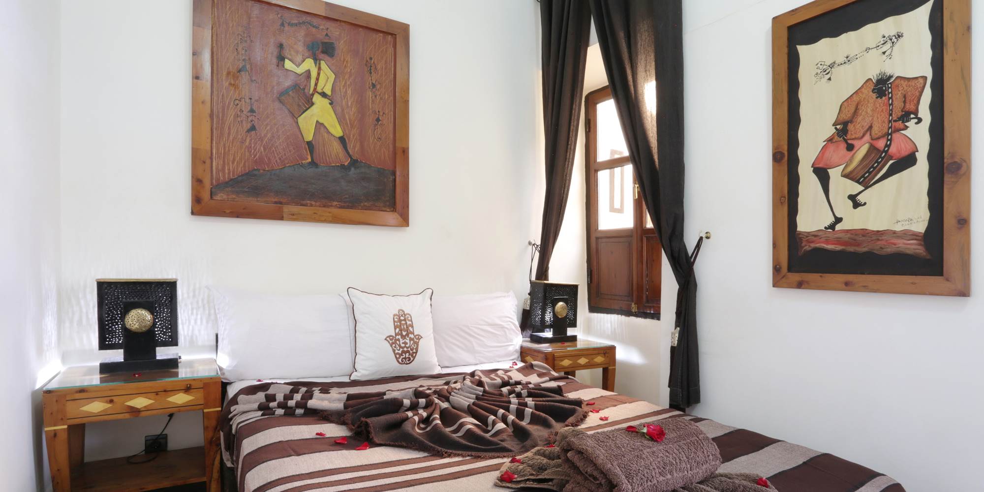 Deluxe Accommodations in twin or double bed as required.