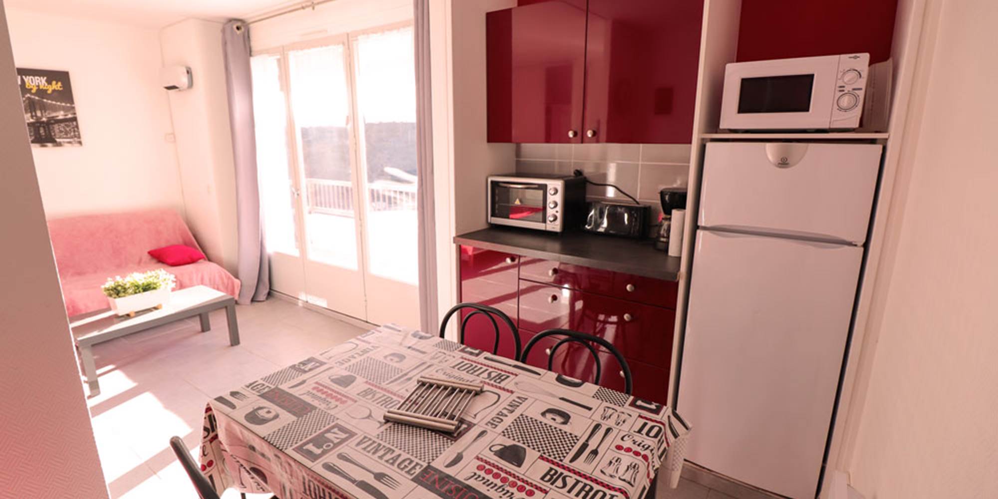 Hébergements-Ladeuille-Amélie-coin-cuisine