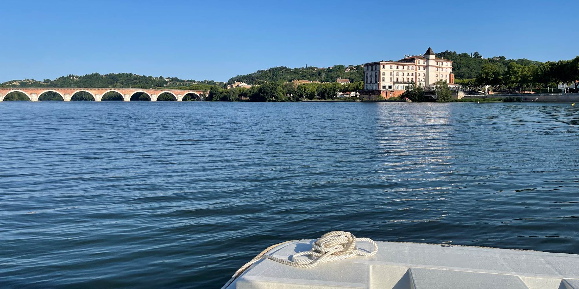 Pont Napoléon et Moulin de Moissac sur le Tarn à bord d'Helios Confluences