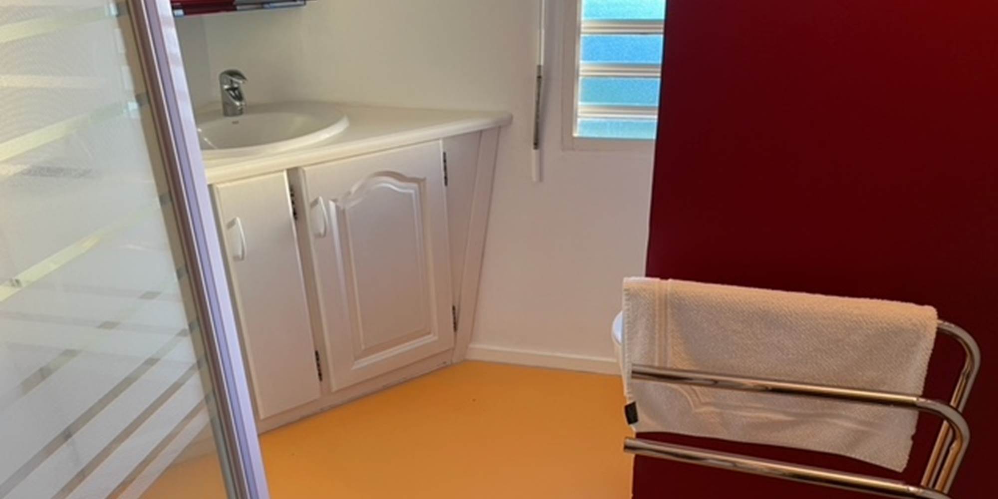 Salle de bain à l'étage