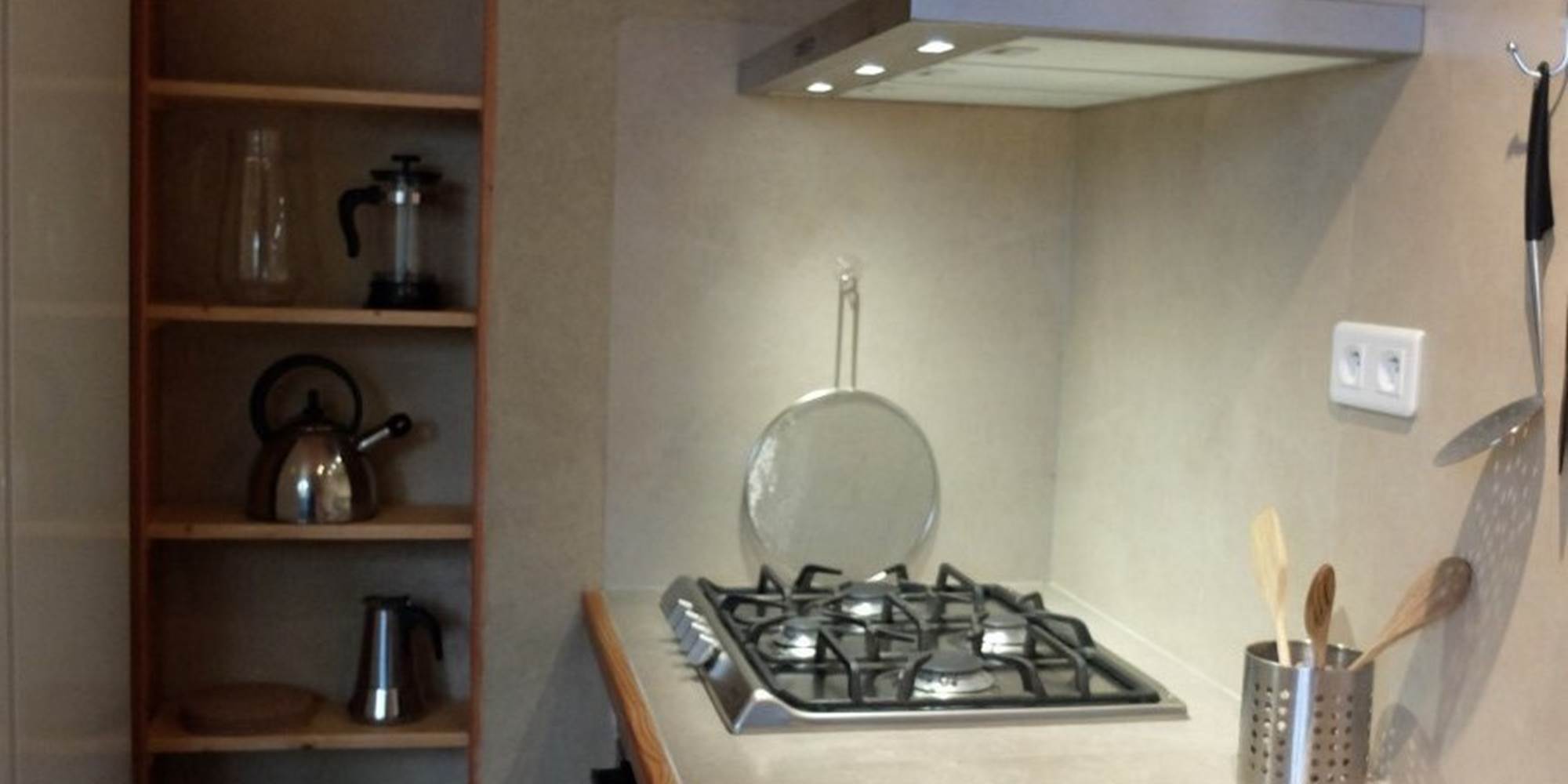 La cuisine de l'Ecogite 1000 Pailles