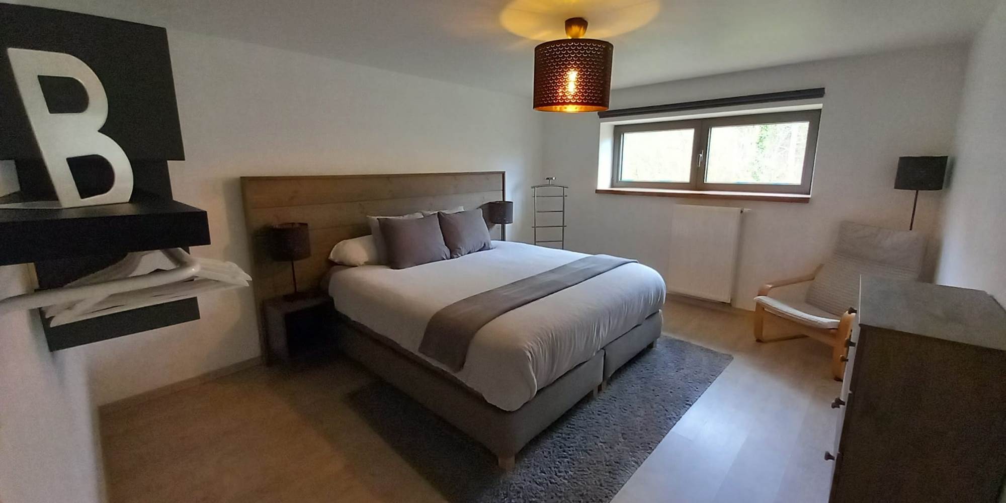 Chambre. A l'ombre du chêne