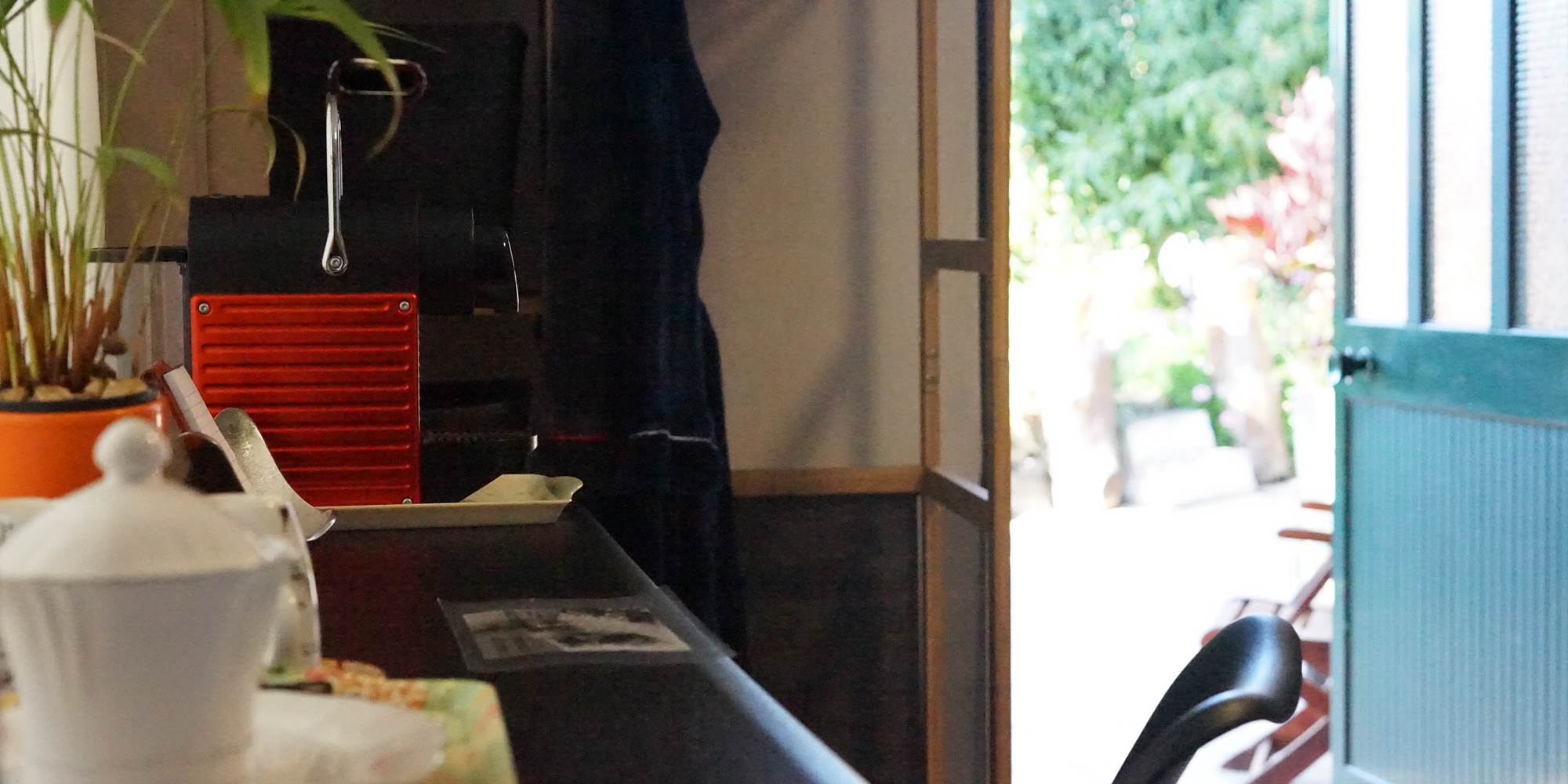 Vue sur jardin depuis la chambre.