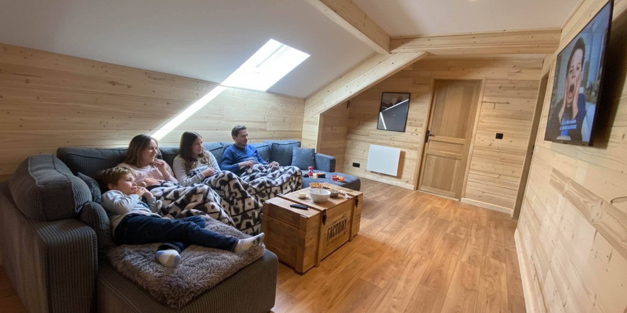 Salon avec télé à l'étage