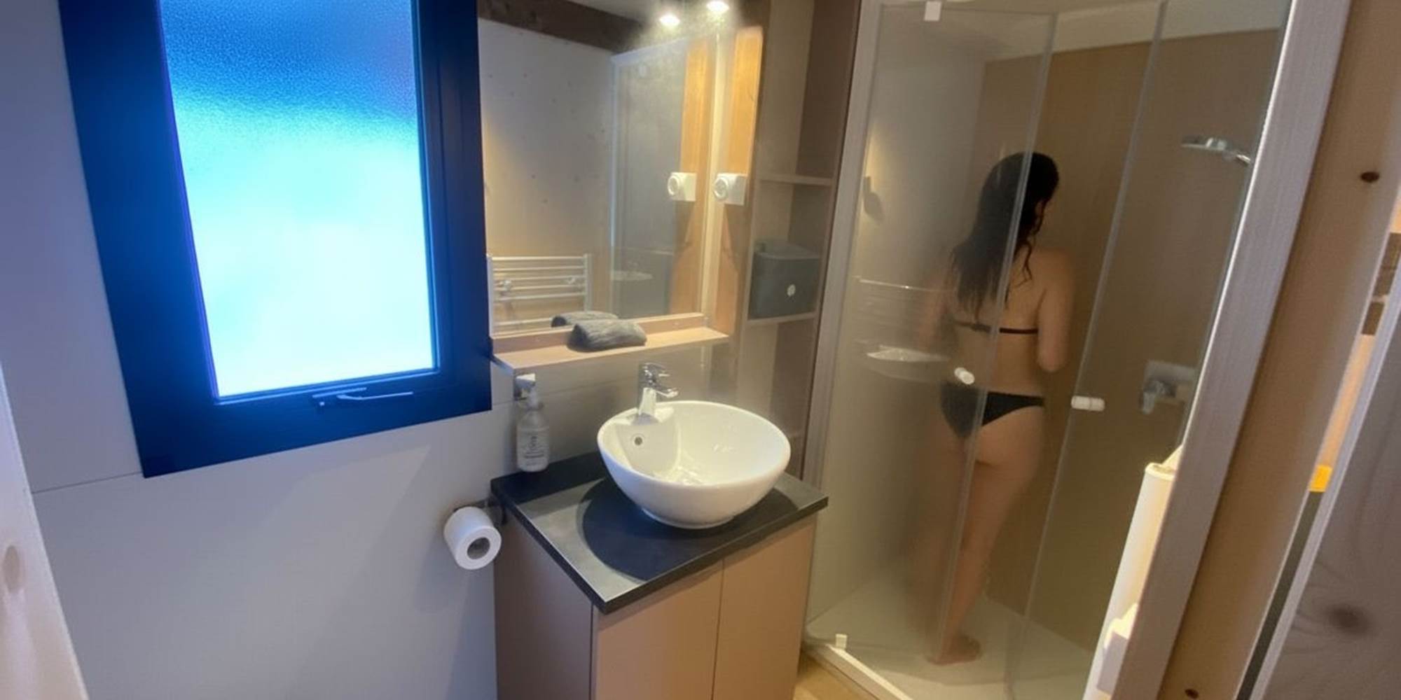 2ème Salle de bain avec WC