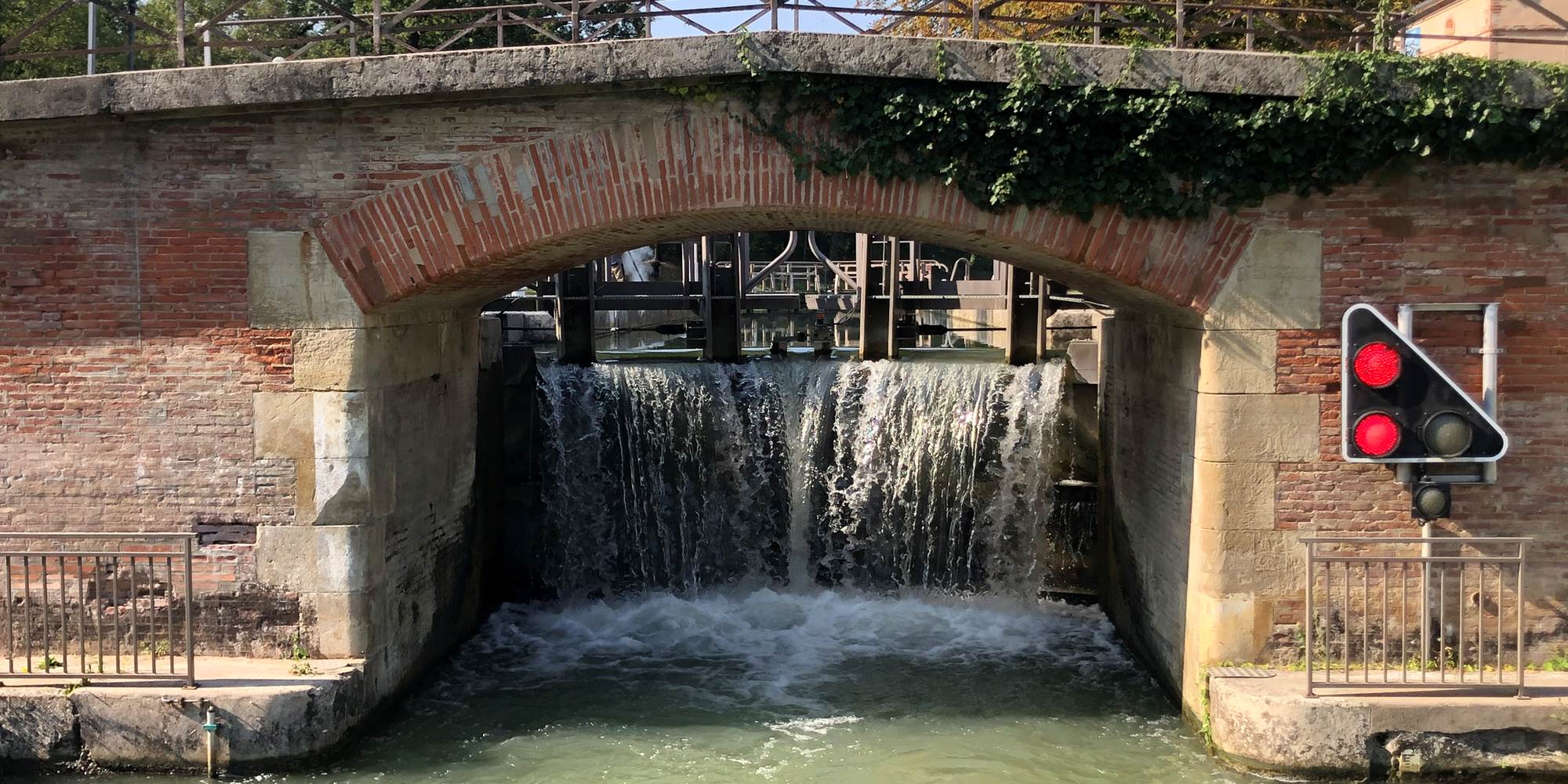 Écluse sur le Canal de Montech
