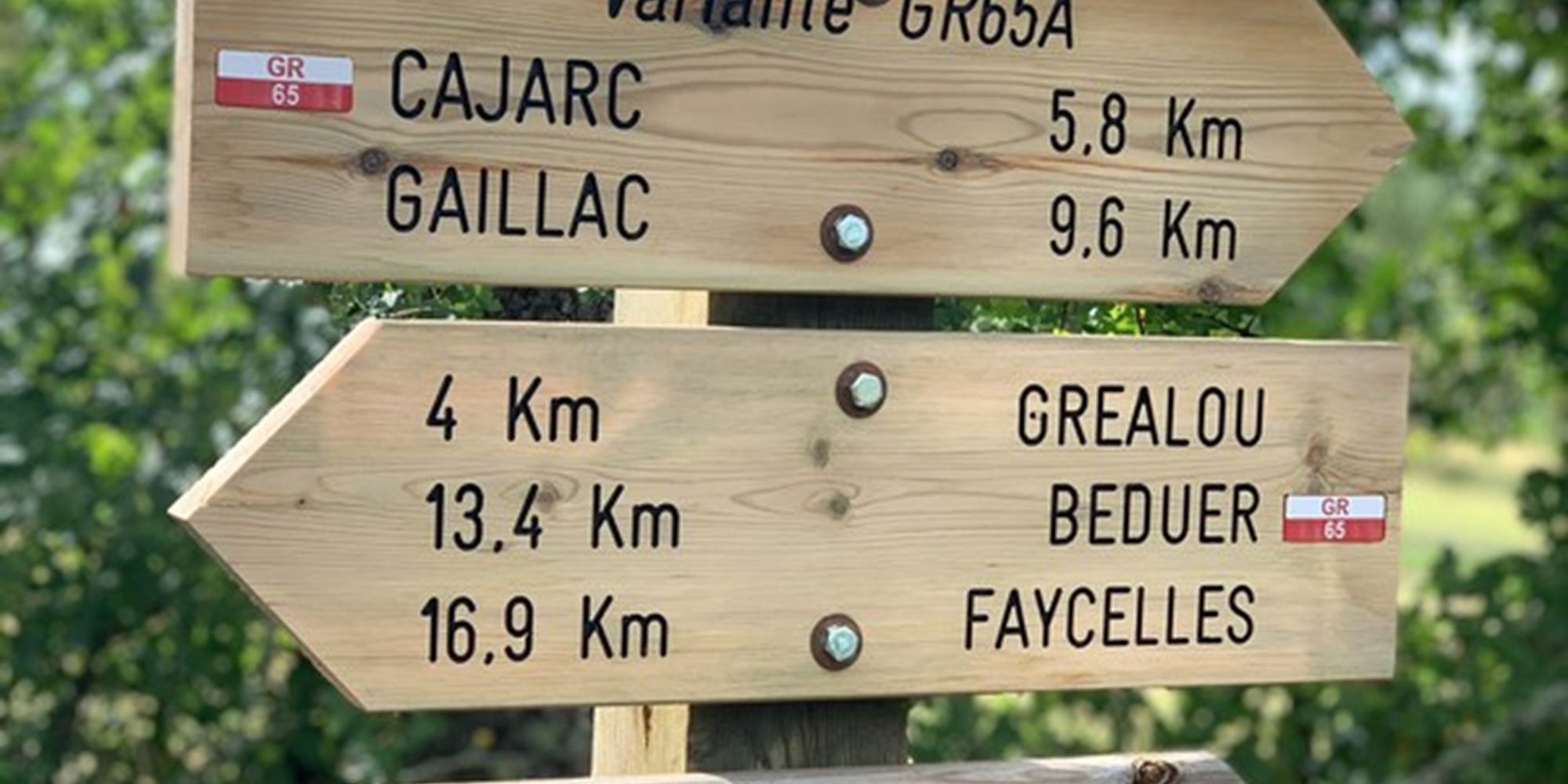210728103025 Panneau directionnel Tour du Lot - GR65 © Cathy Seguy - Lot Tourisme