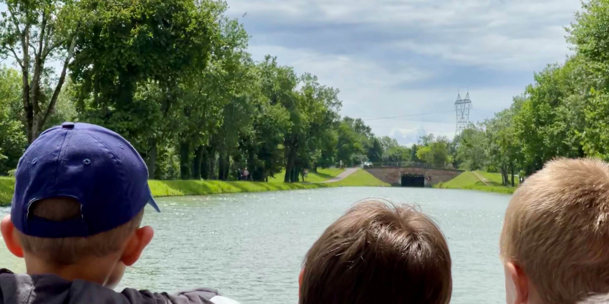 Les écoliers découvrent l'Histoire et l'environnement du Canal des Deux Mers à bord de l'Olympe