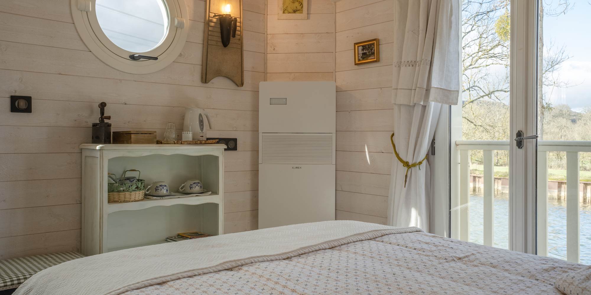 Petit déjeuner servi à quai ou dans la chambre, café & thé à volonté