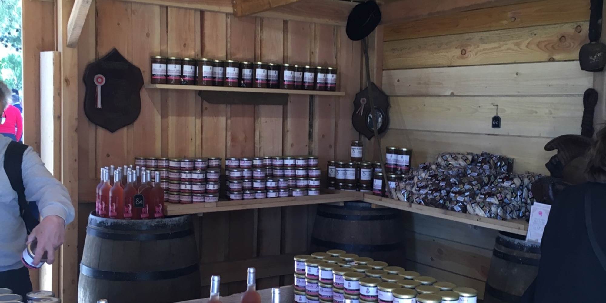 La vente directe des produits de l'élevage (terrines, saucissons, chorizo, gardianne...)