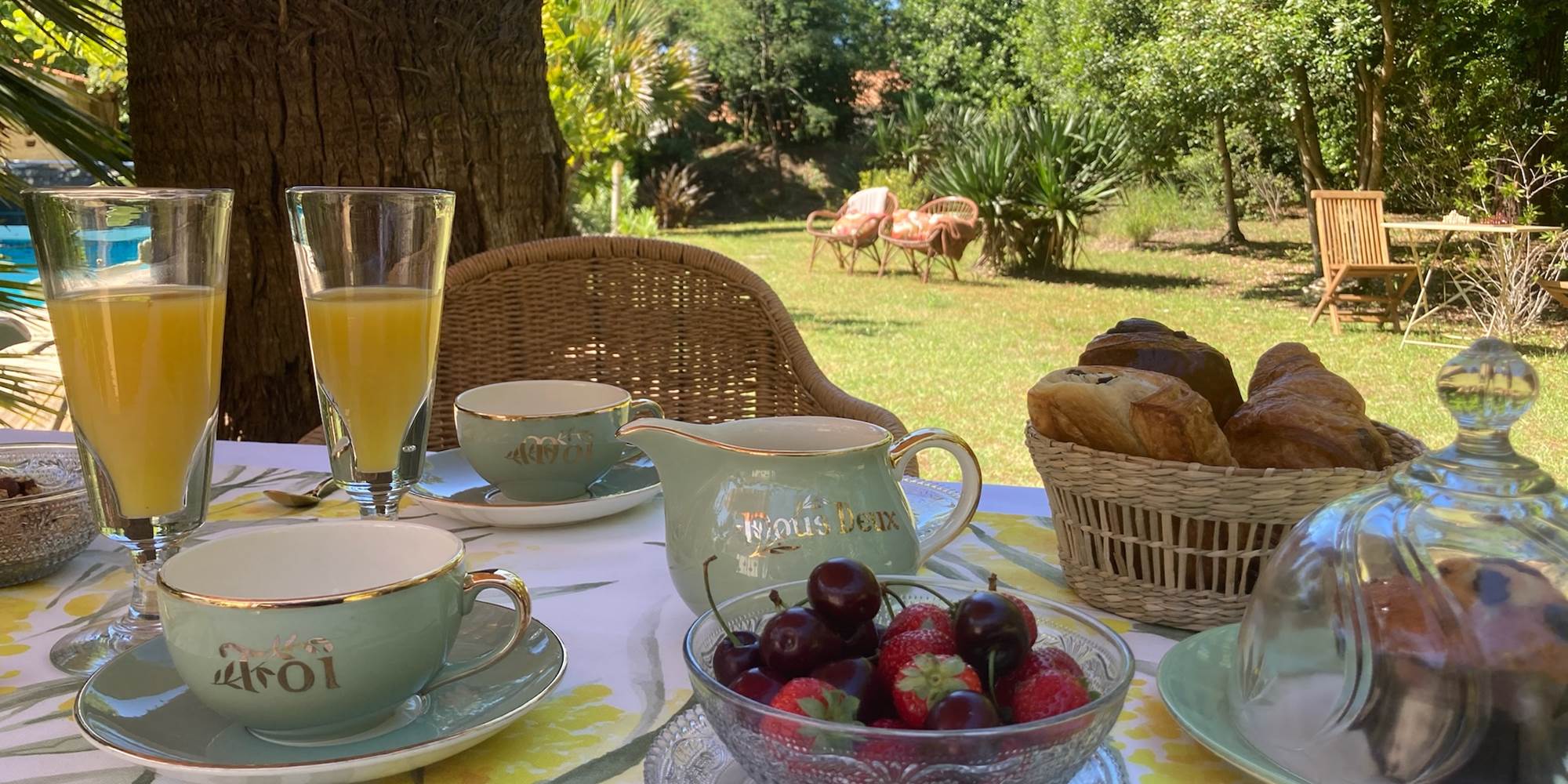 Petit déjeuner sur la terrasse