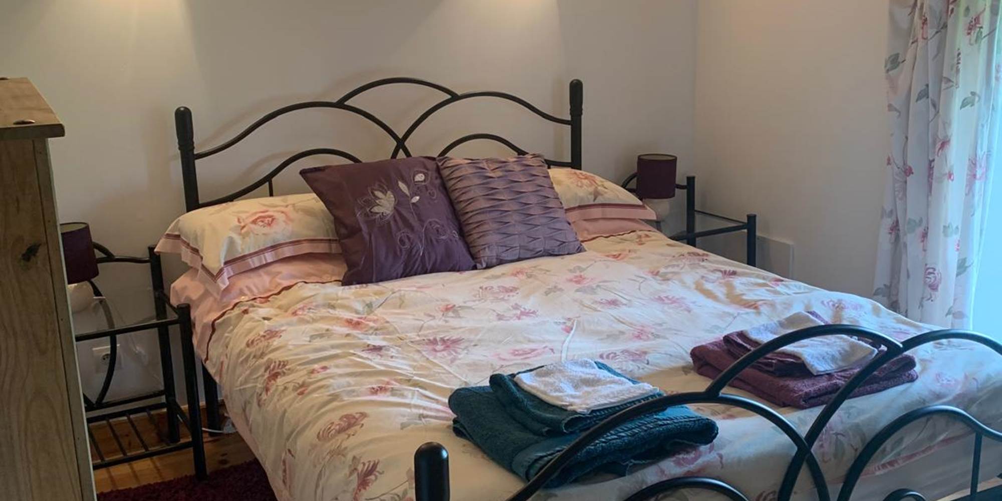 Double bedroom in Poppies