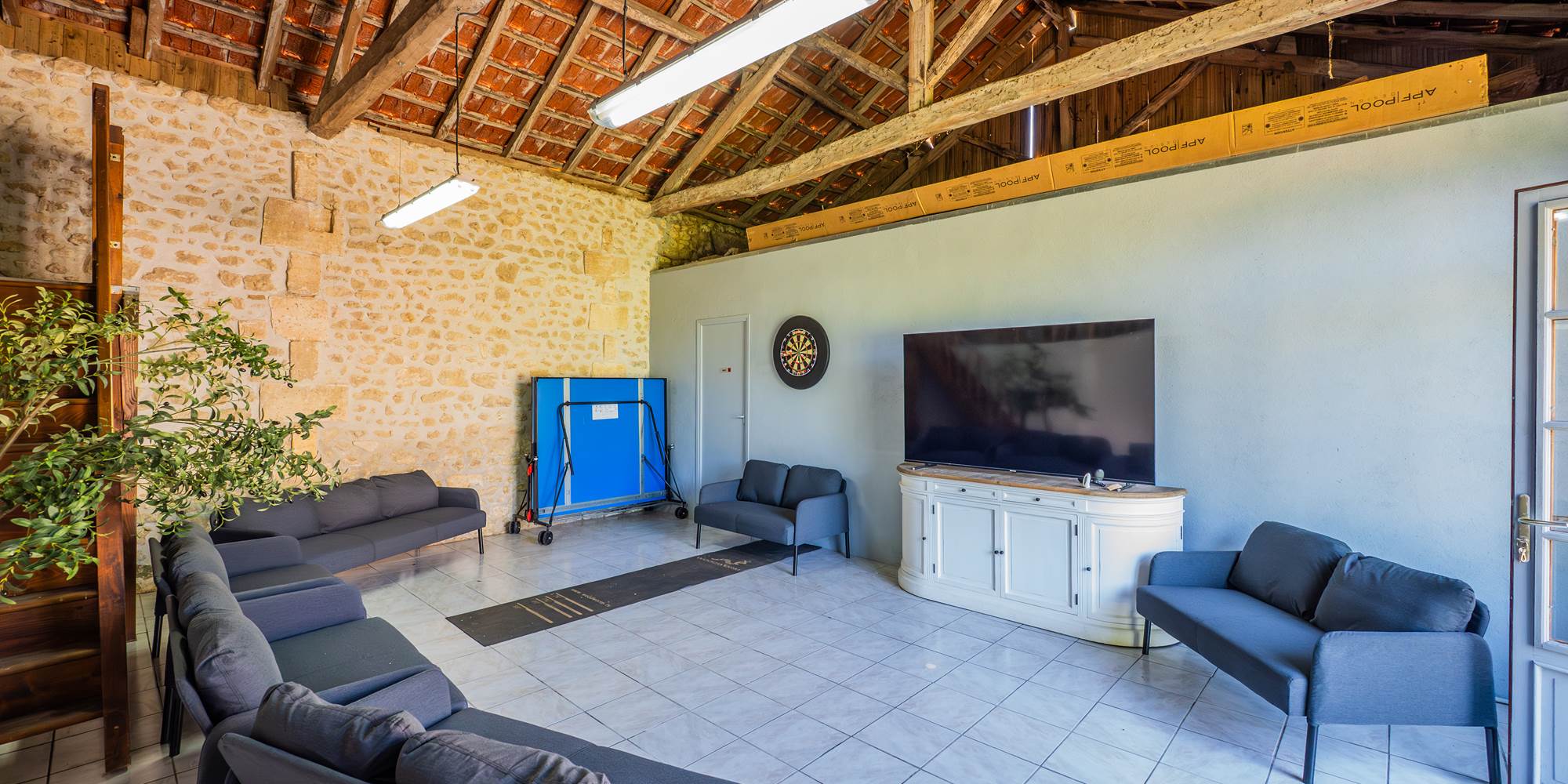 Games room tv room