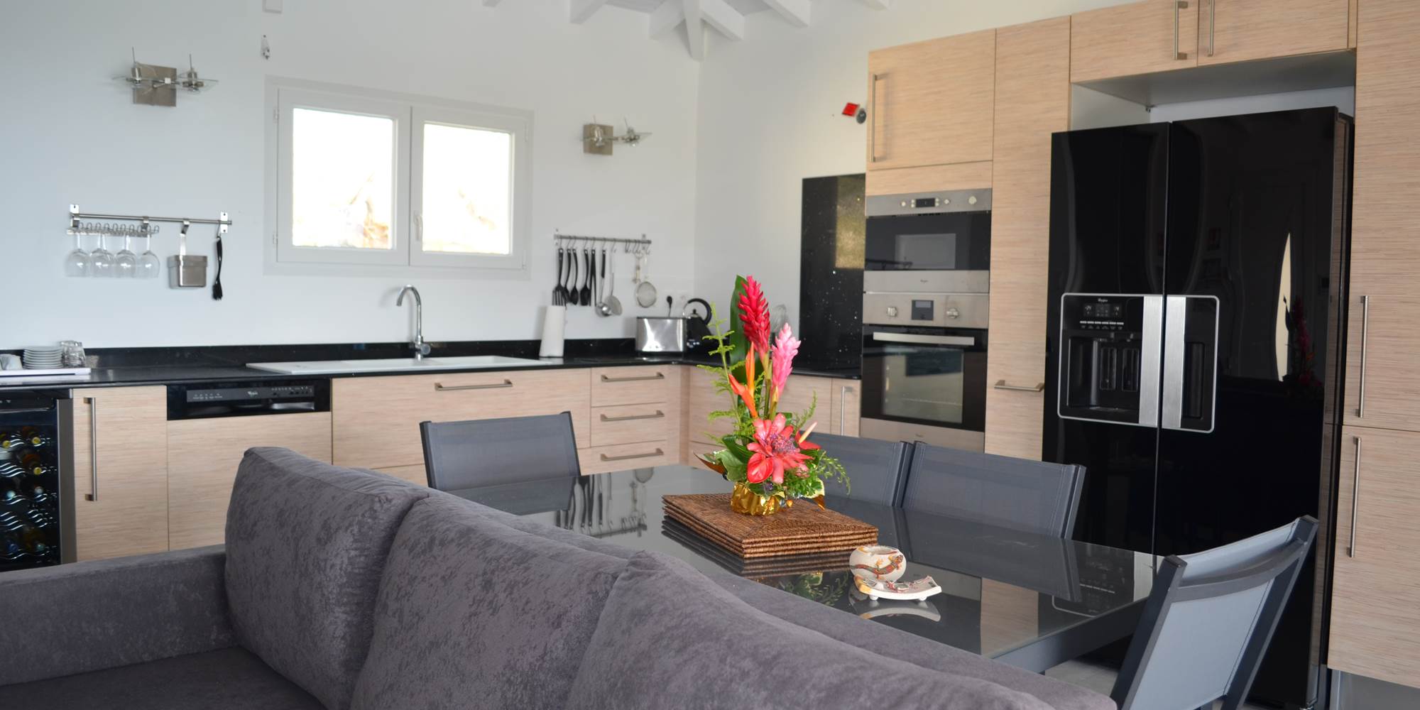 Cuisine et salon vue mer