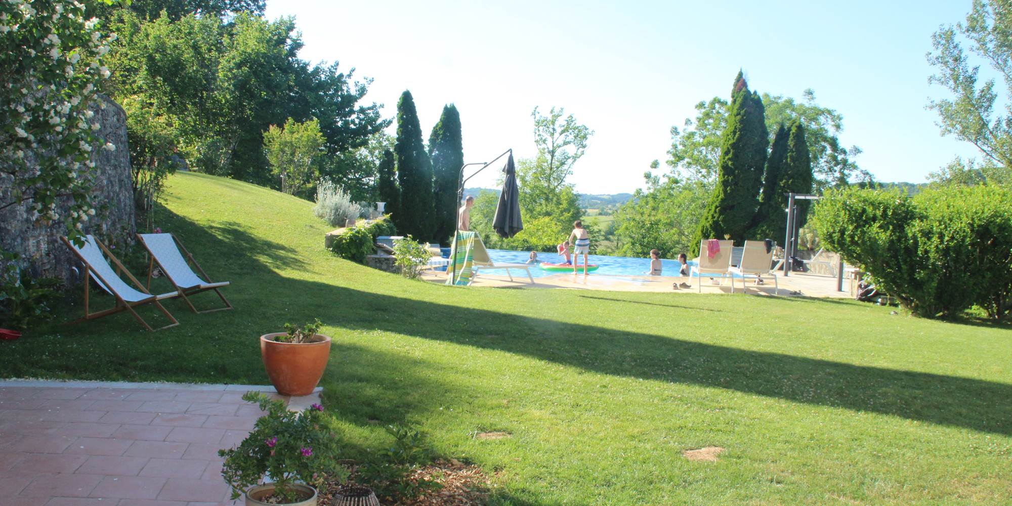 Terrasse côte piscine