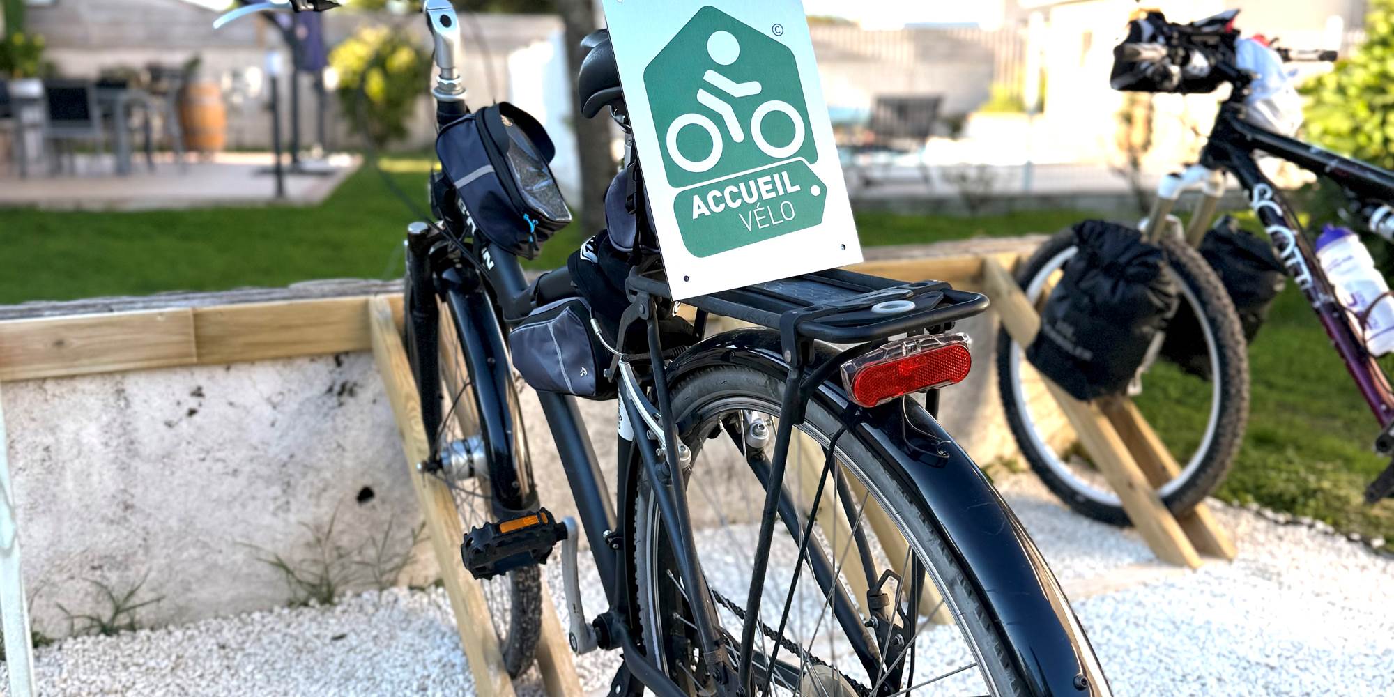 velo-accueil-velo-parking_mas-des-anges_soussans-margaux-cyclotourisme